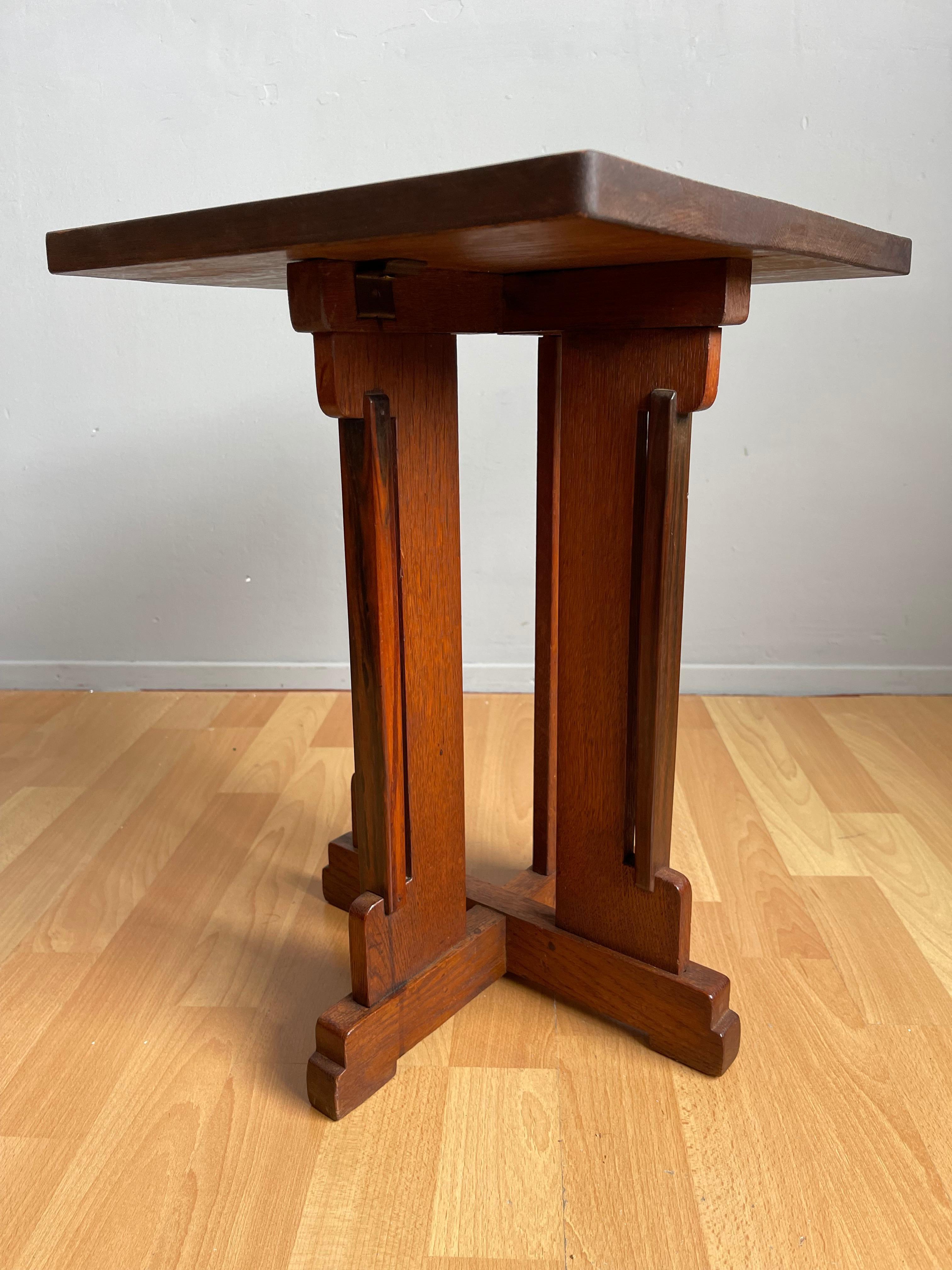 Rare and Handcrafted Dutch Arts & Crafts Oak End Table, Plant Stand P.E.L.Izeren For Sale 10