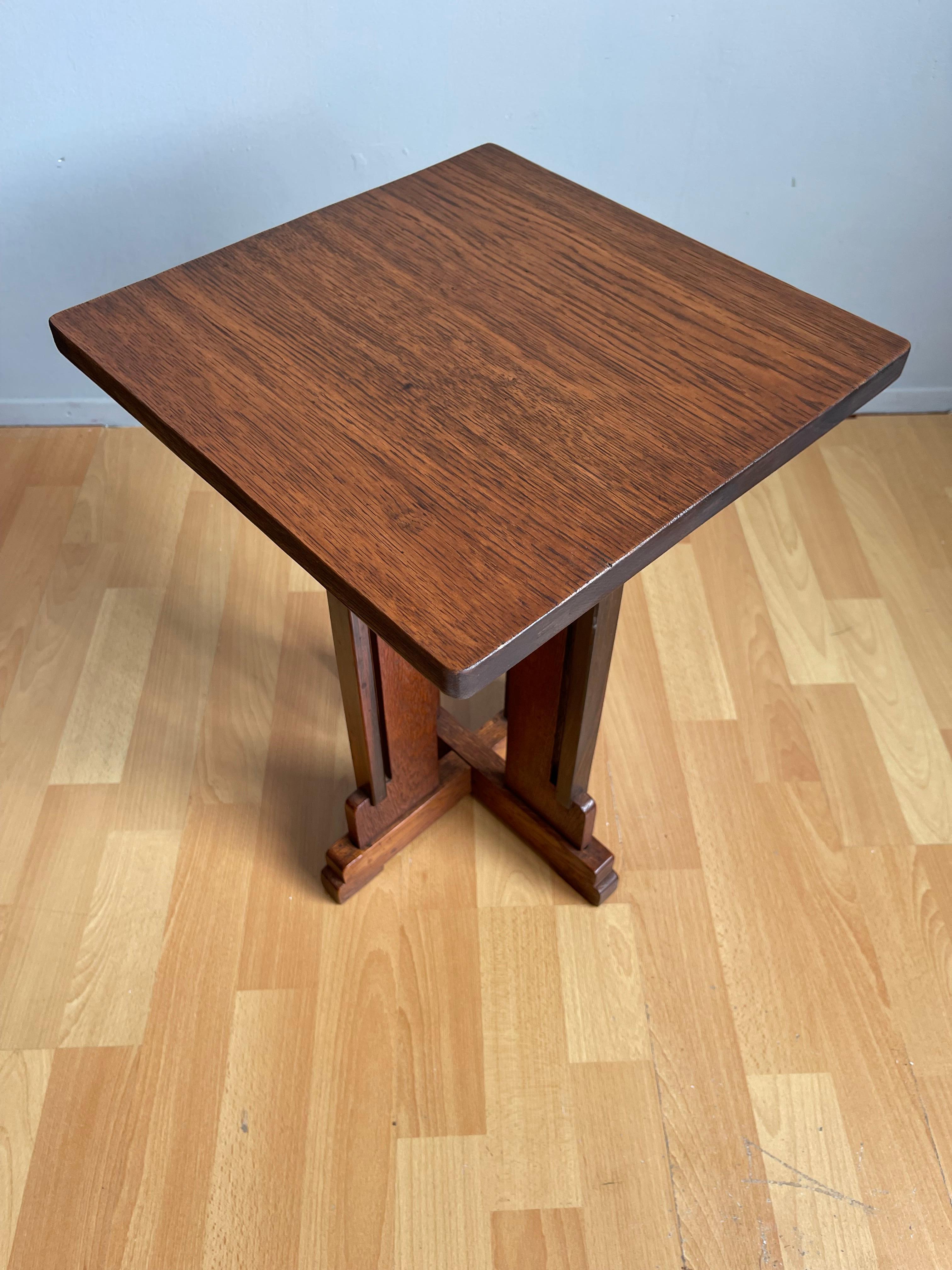 Rare and Handcrafted Dutch Arts & Crafts Oak End Table, Plant Stand P.E.L.Izeren For Sale 11