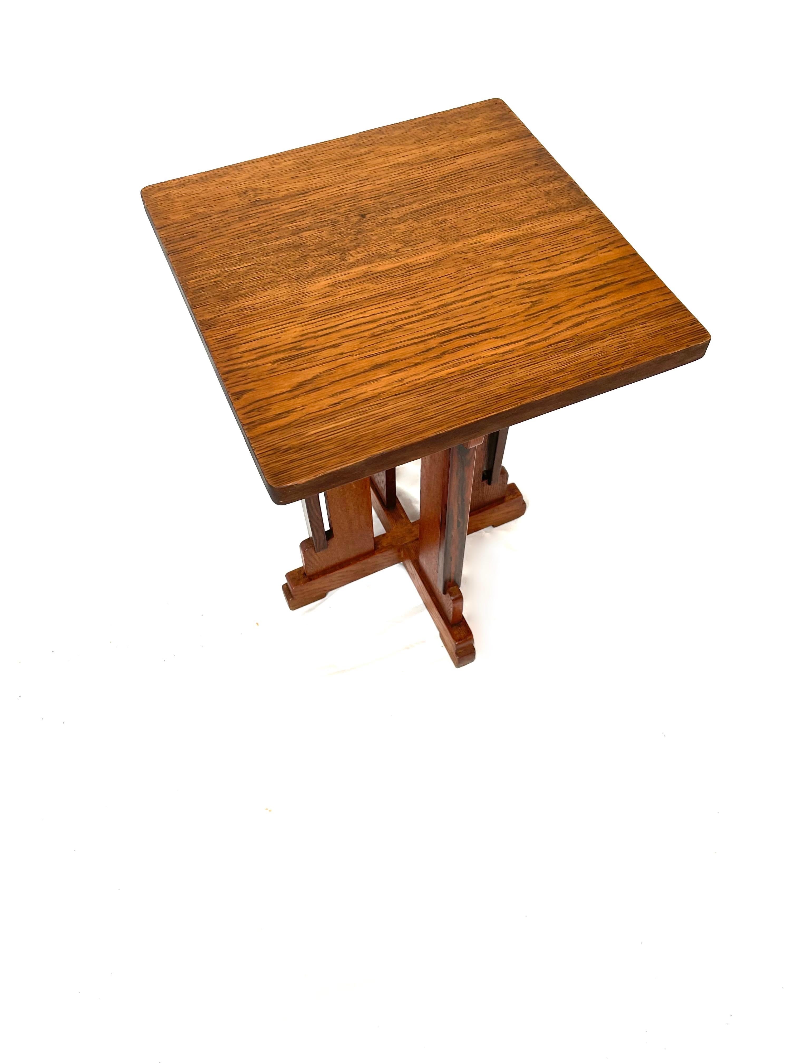 Rare and Handcrafted Dutch Arts & Crafts Oak End Table, Plant Stand P.E.L.Izeren For Sale 13