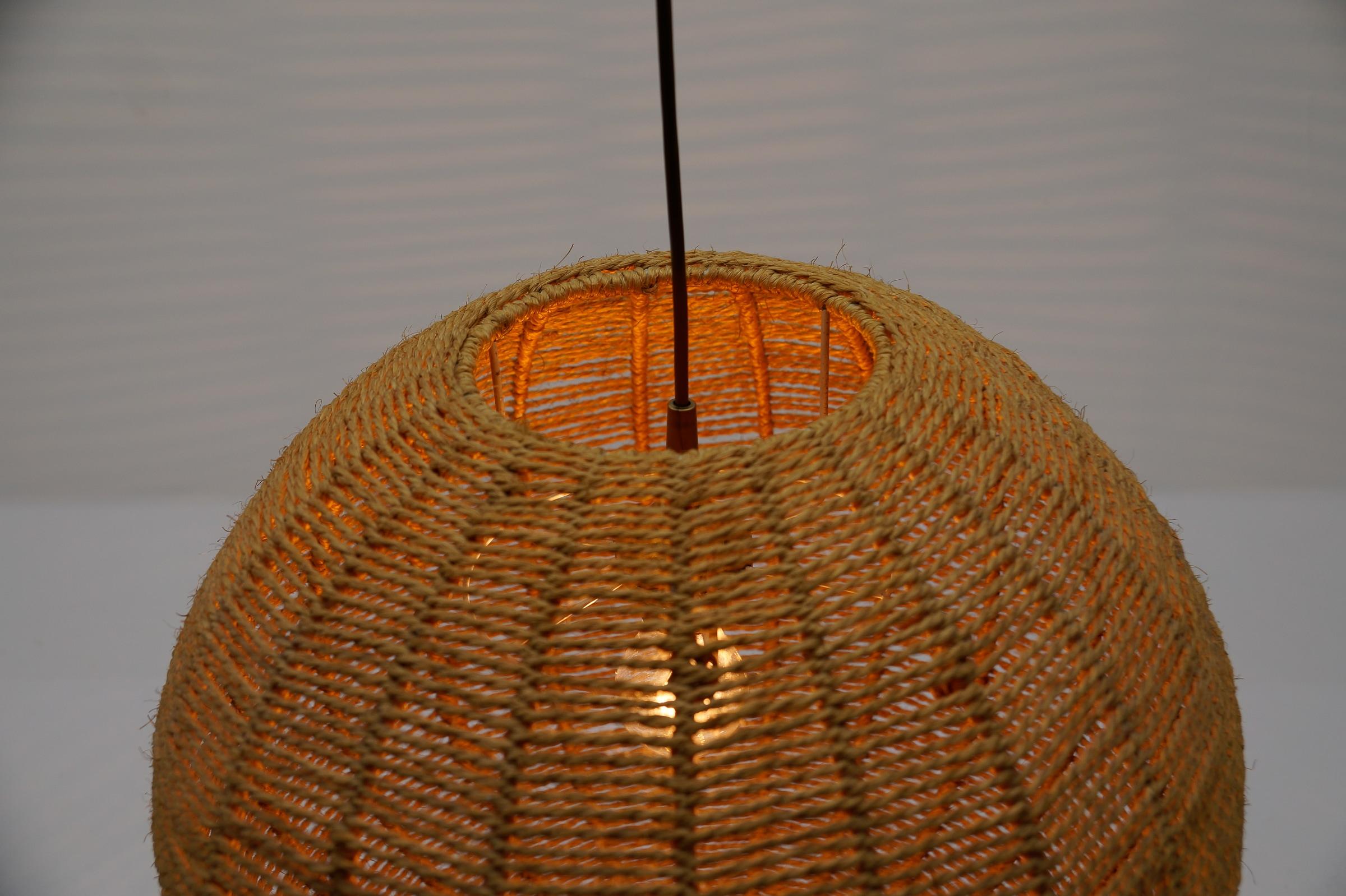 Rare and Huge Jute Globe Pendant Lamp, 1960s en venta 4