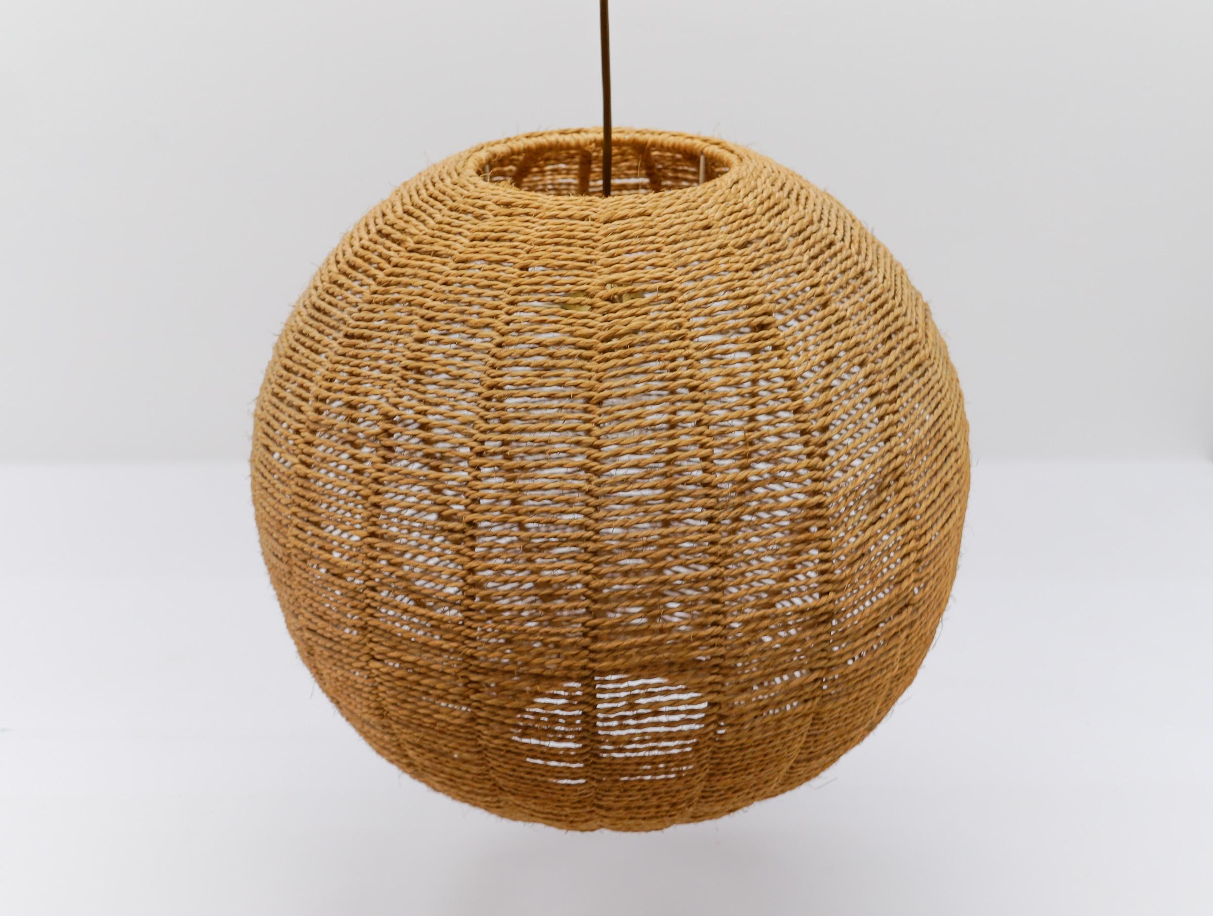 Rare and Huge Jute Globe Pendant Lamp, 1960s en venta 2