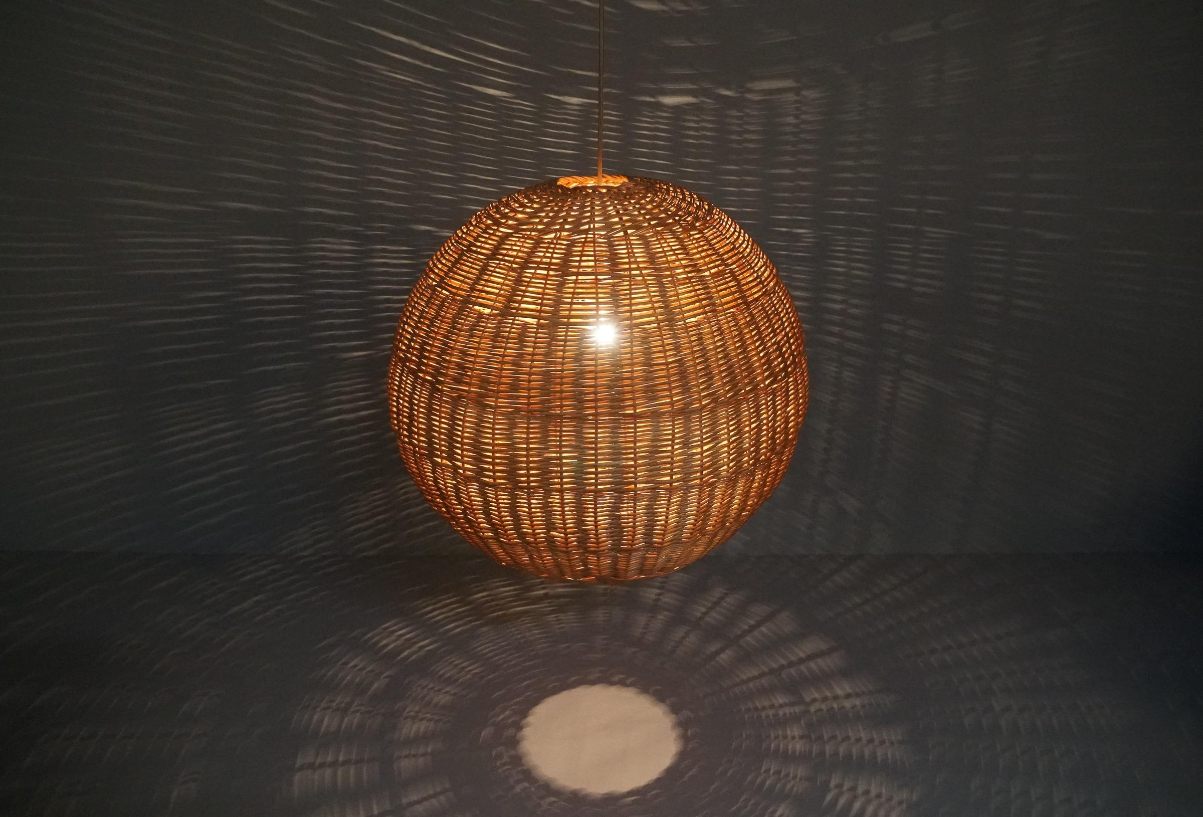 Seltene und große Rattankugel-Hängelampe, 1960er-Jahre 2