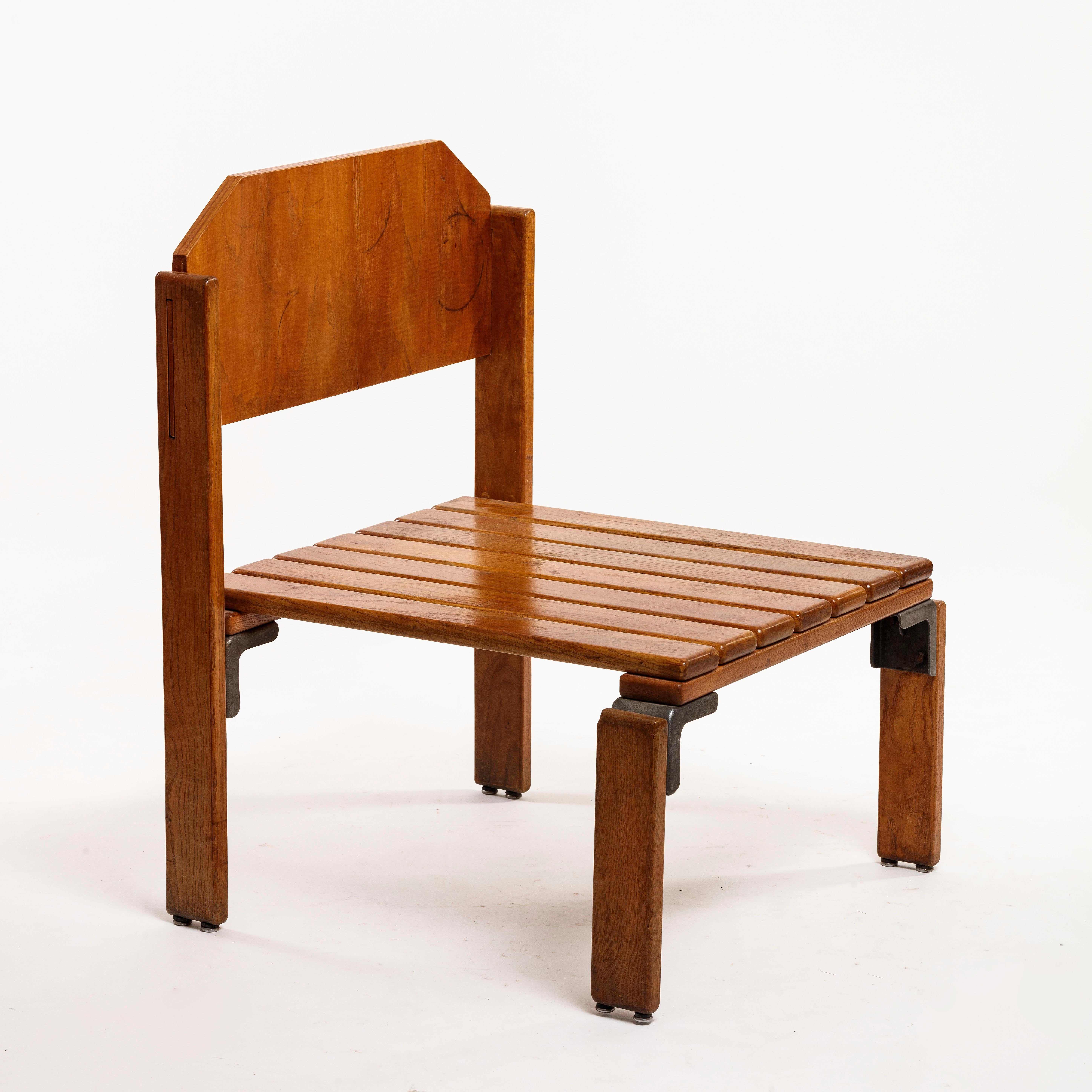 Seltene und ikonische große niedrige Stühle von Georges Candilis und Anja Blomstedt im Angebot 1