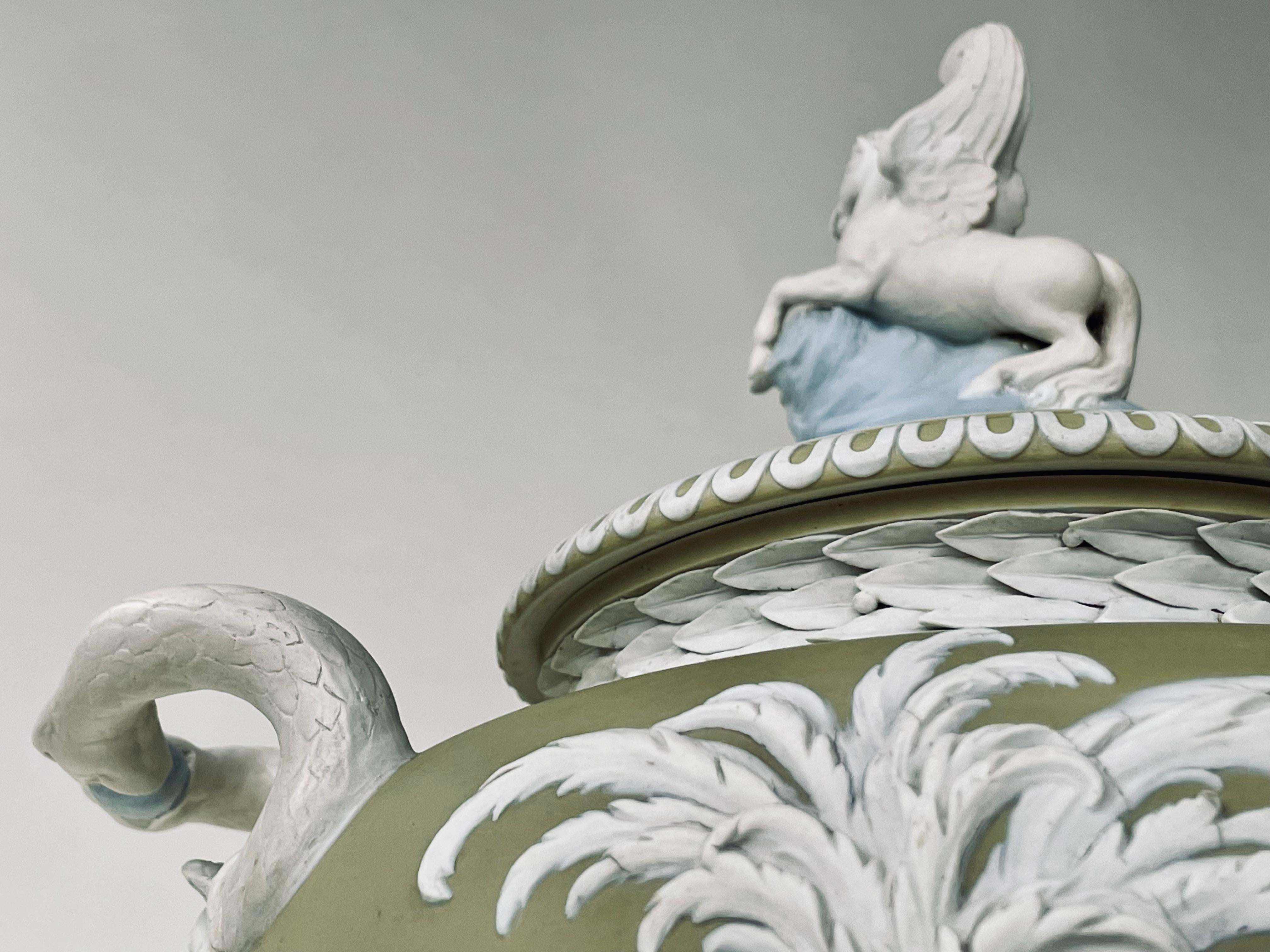 Jarrón Pegaso de primera edición, gres jaspeado tricolor de Wedgwood, c. 1786 en Bueno estado para la venta en Asheville, NC