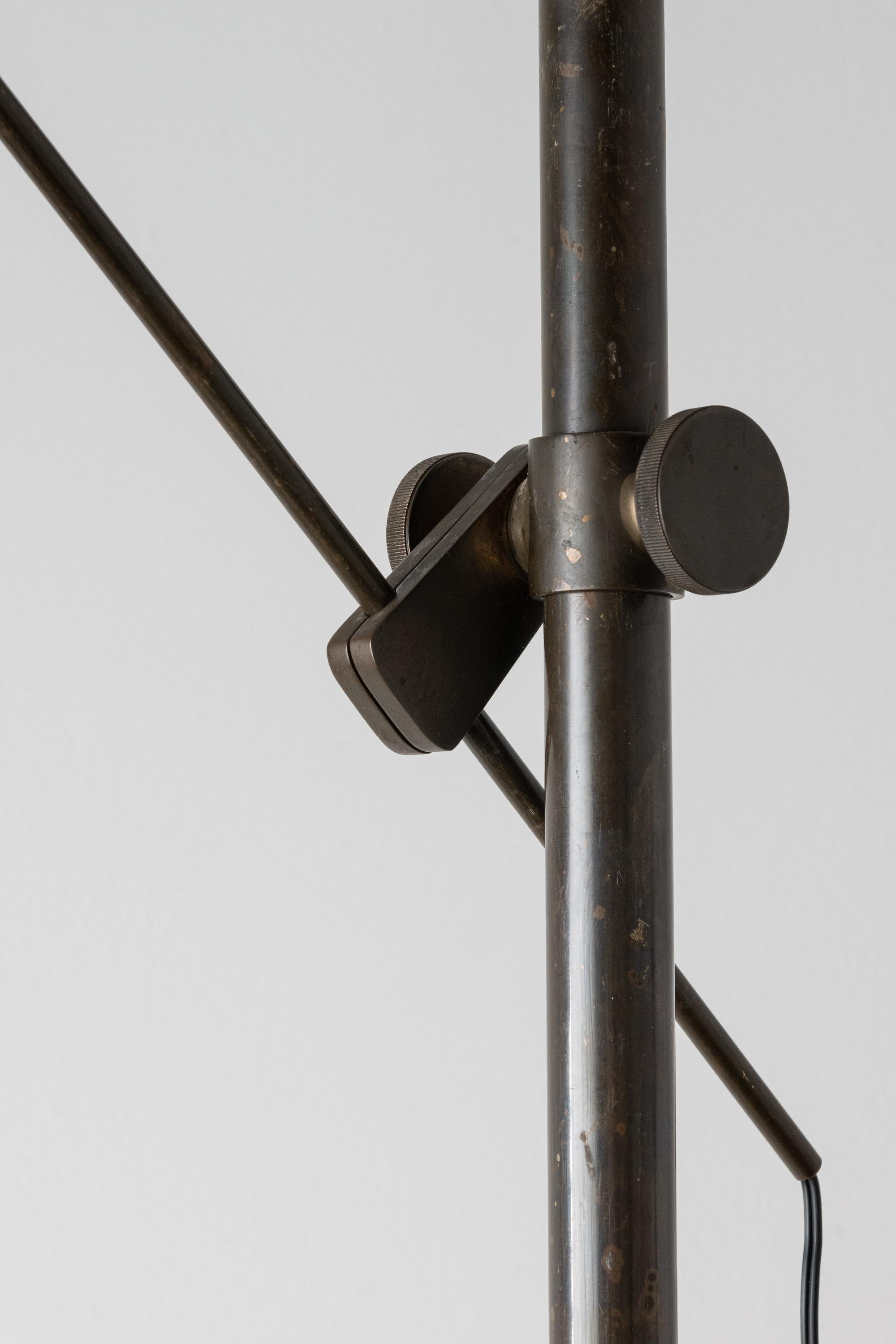 Rare and Important Easel Lamp by Oluce 1