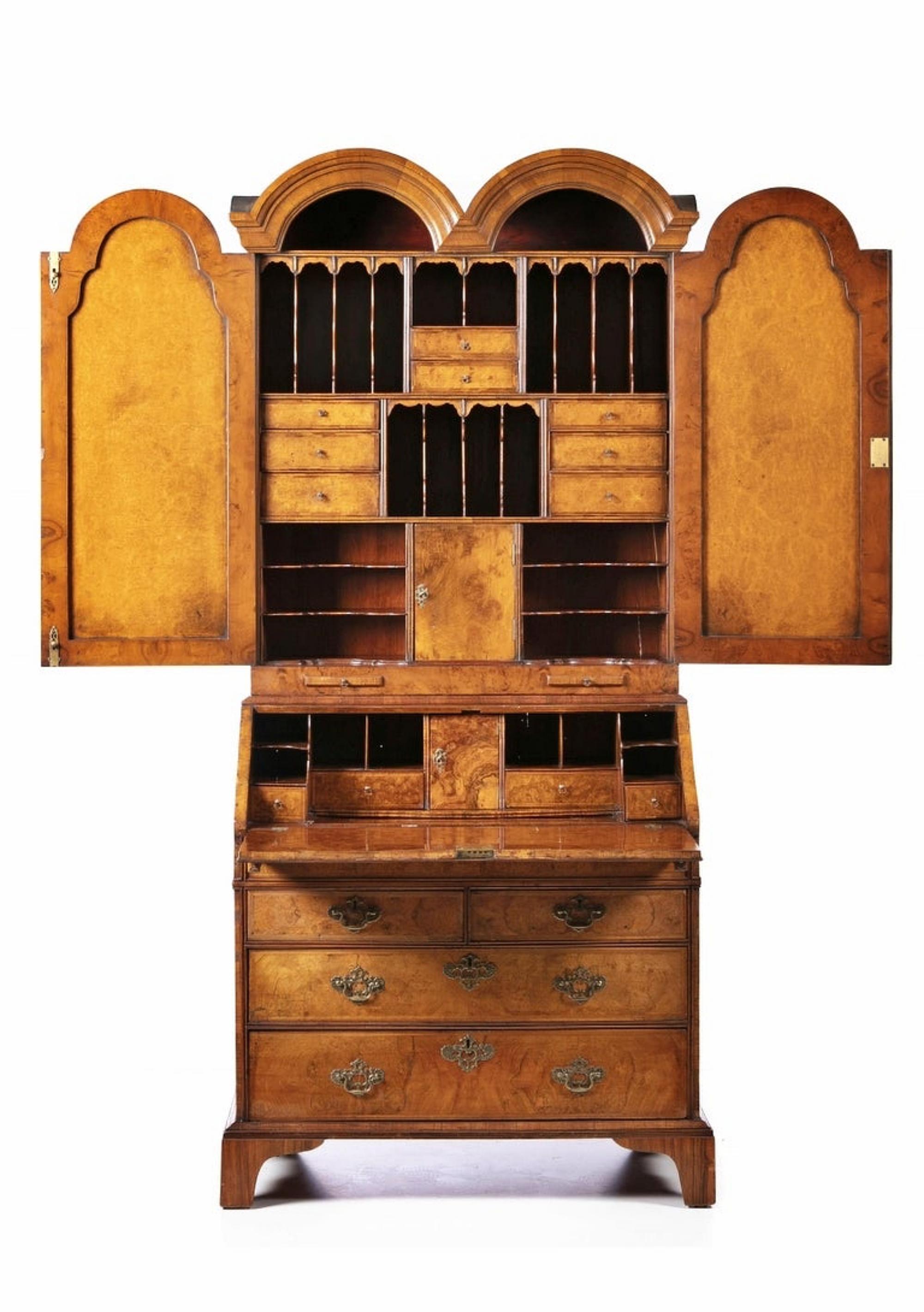 Hand-Crafted Rare and Important English Cabinet George I in Partridge's Eye 18th Century For Sale