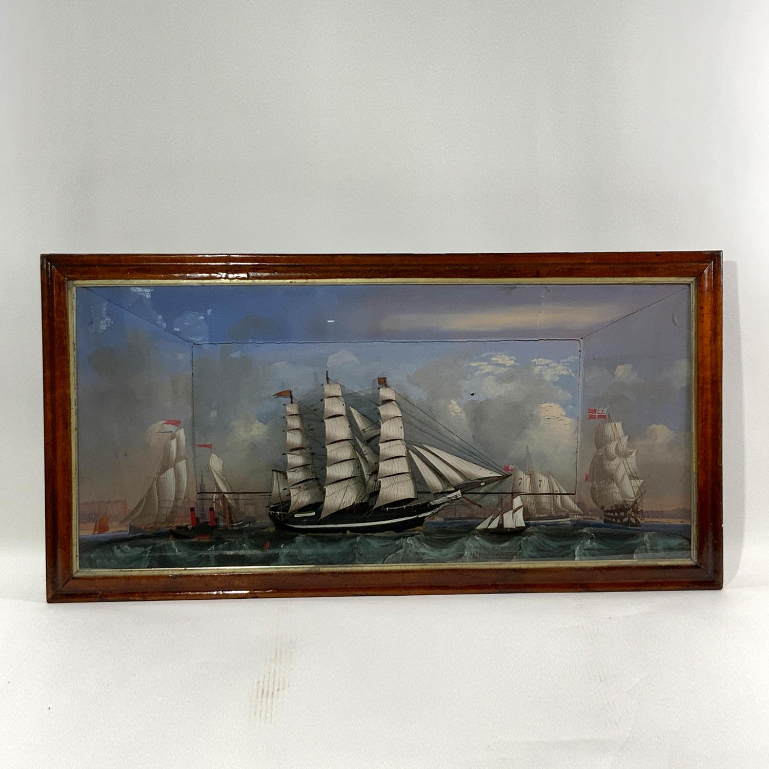schattenbox aus dem 19. Jahrhundert. Schiff in der Mitte, flankiert von einem Dampfer und einem Lotsenboot. Auf dem reich bemalten Hintergrund sind die Klippen von Dover und zahlreiche Segelschiffe abgebildet. Signiert unten rechts 