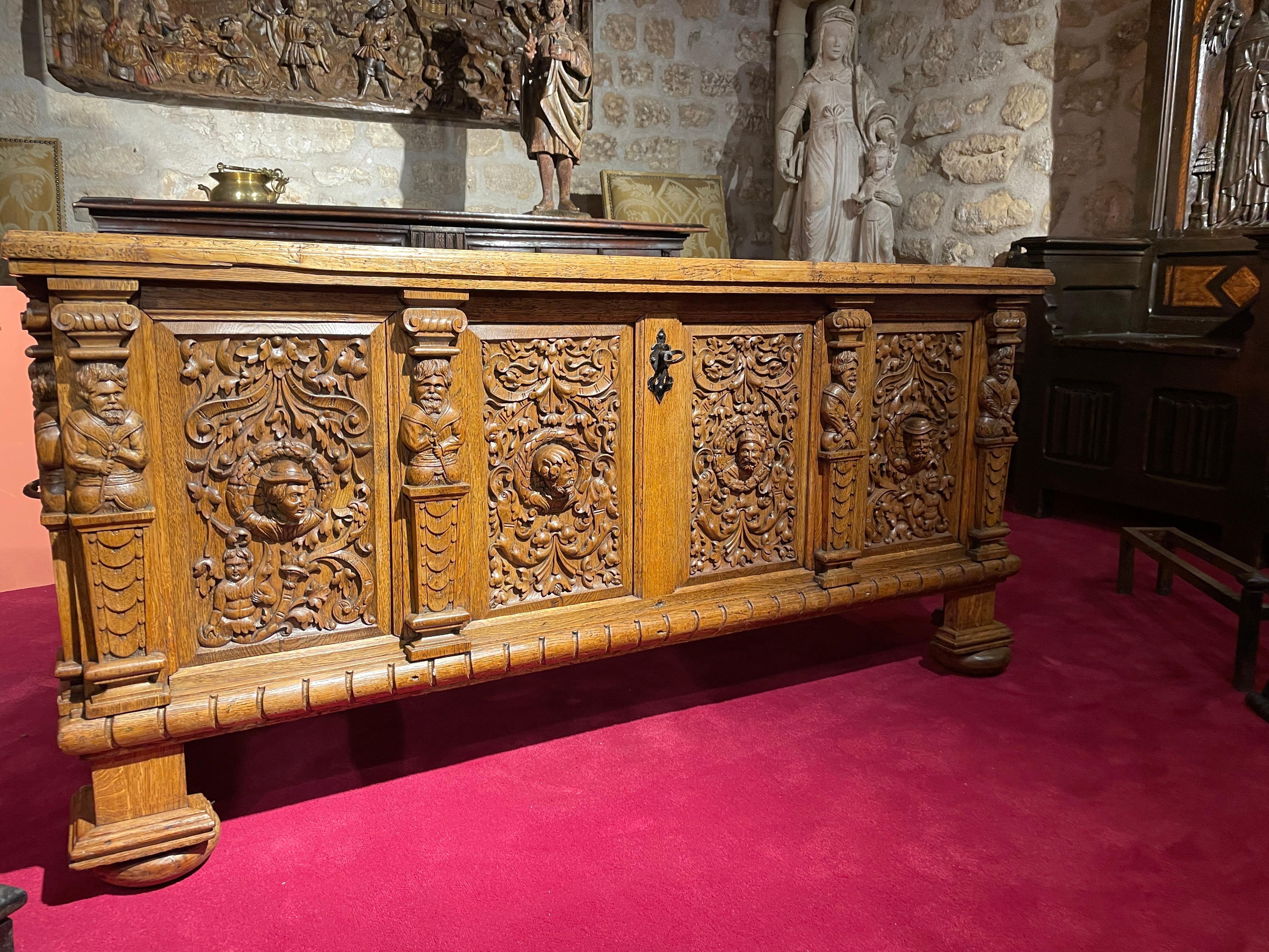 Rare and Important German Renaissance Chest In Good Condition For Sale In Saint-Ouen, FR
