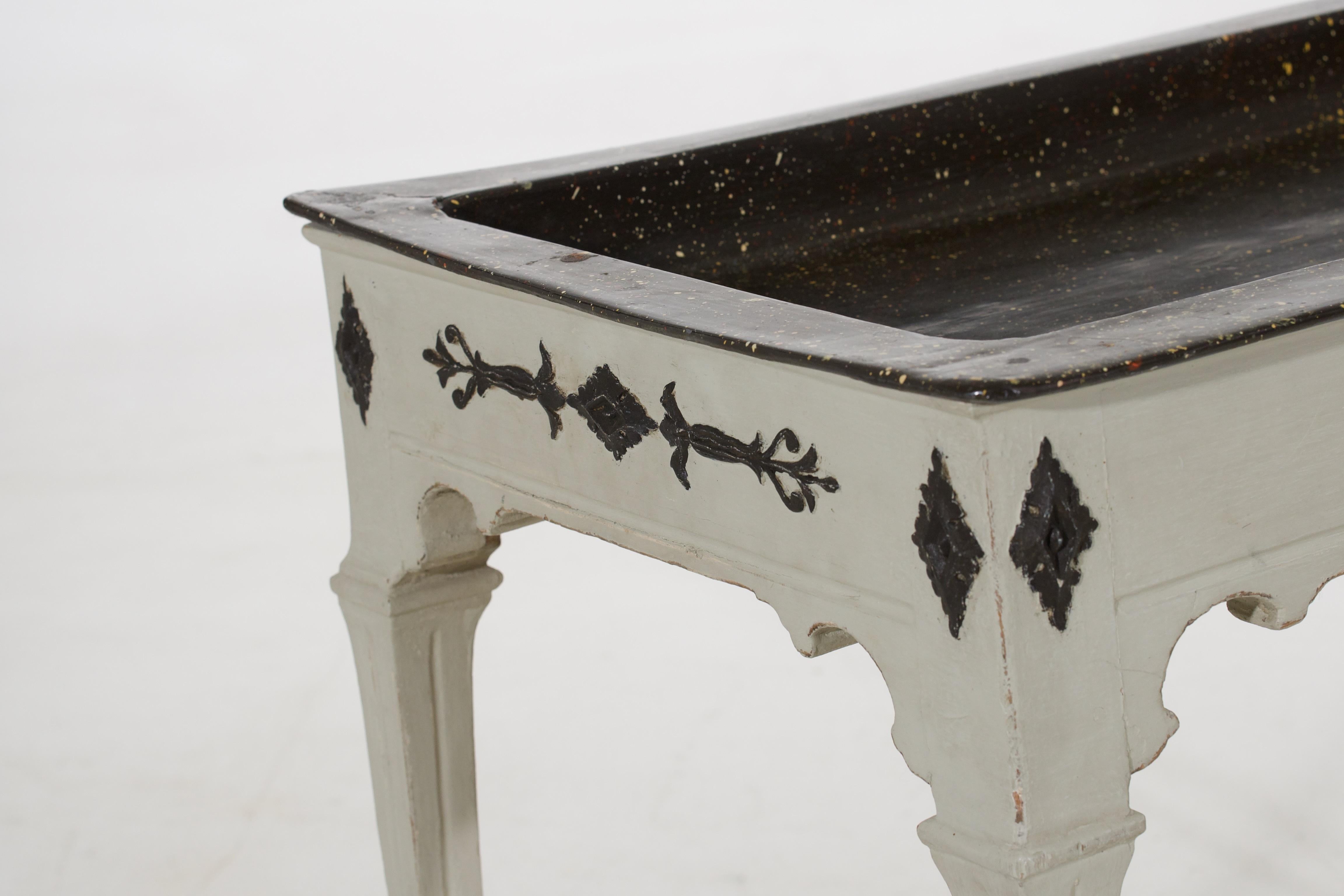 Rare and important Gustavian tray table, circa 1770. For Sale 1