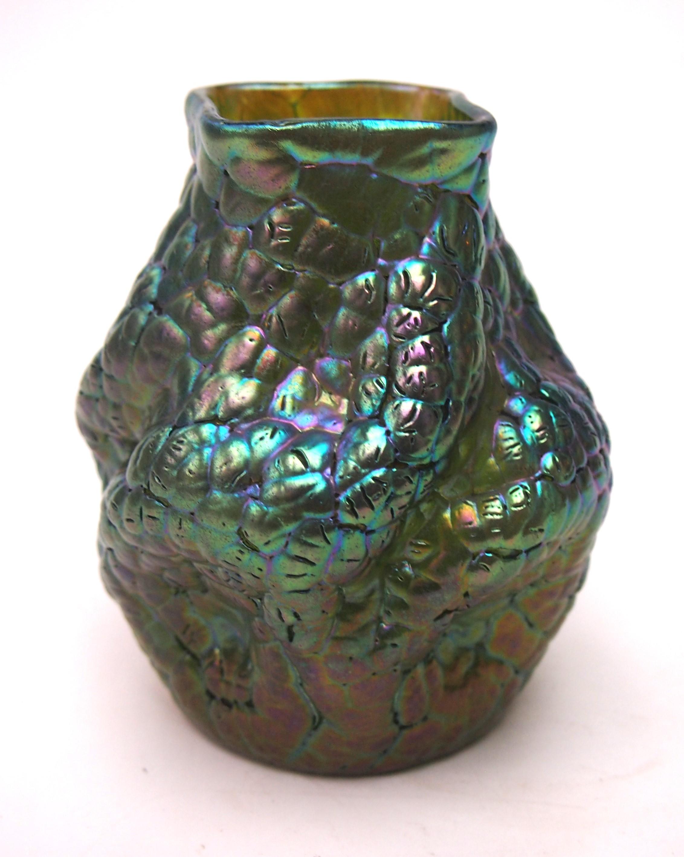 Art nouveau Rare et important vase Loetz Phaenomen Crete PG 377 fabriqué en 1900  en vente