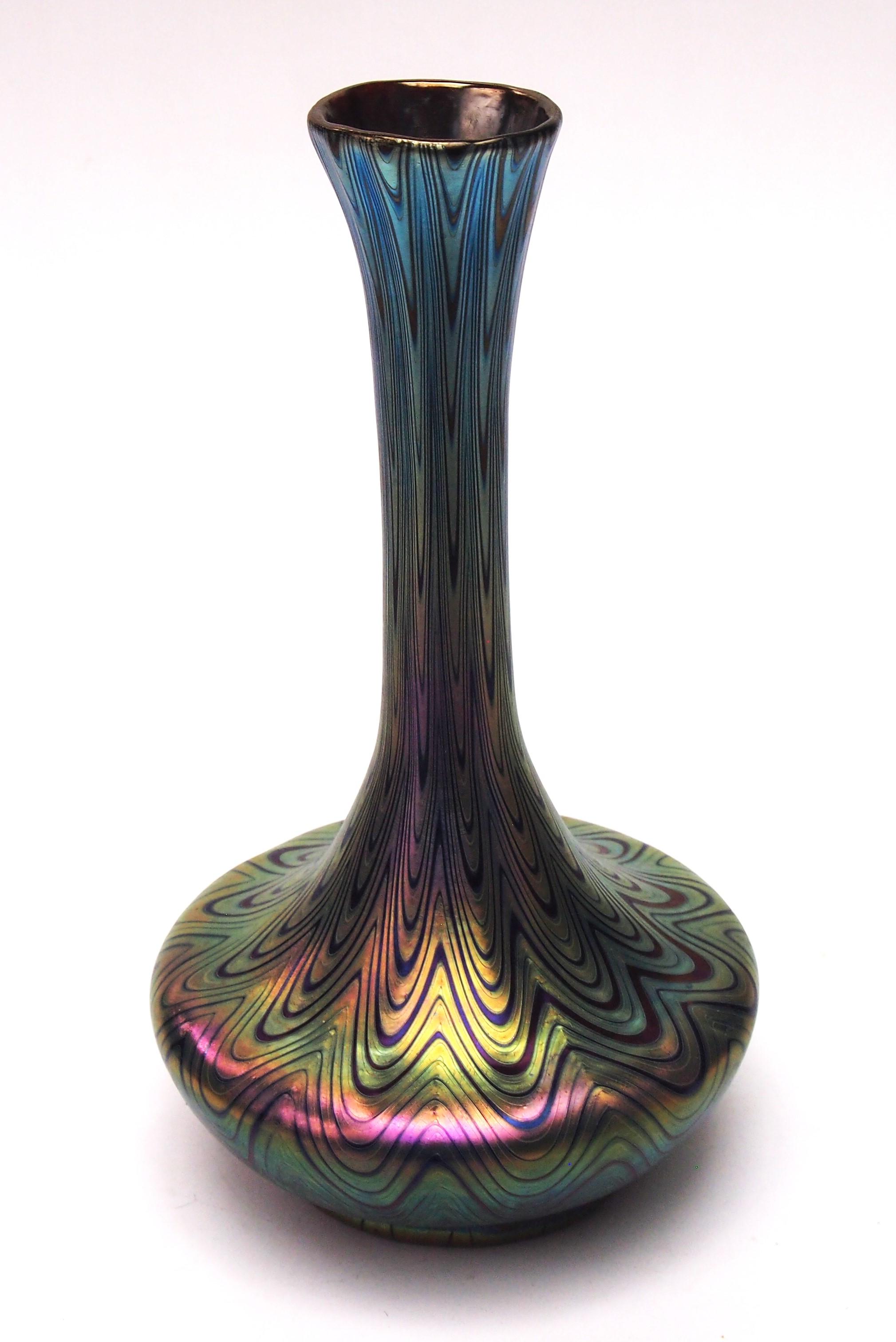 Ceco Raro e importante vaso Loetz Phaenomen Rubin PG 6893 del 1898 in vendita