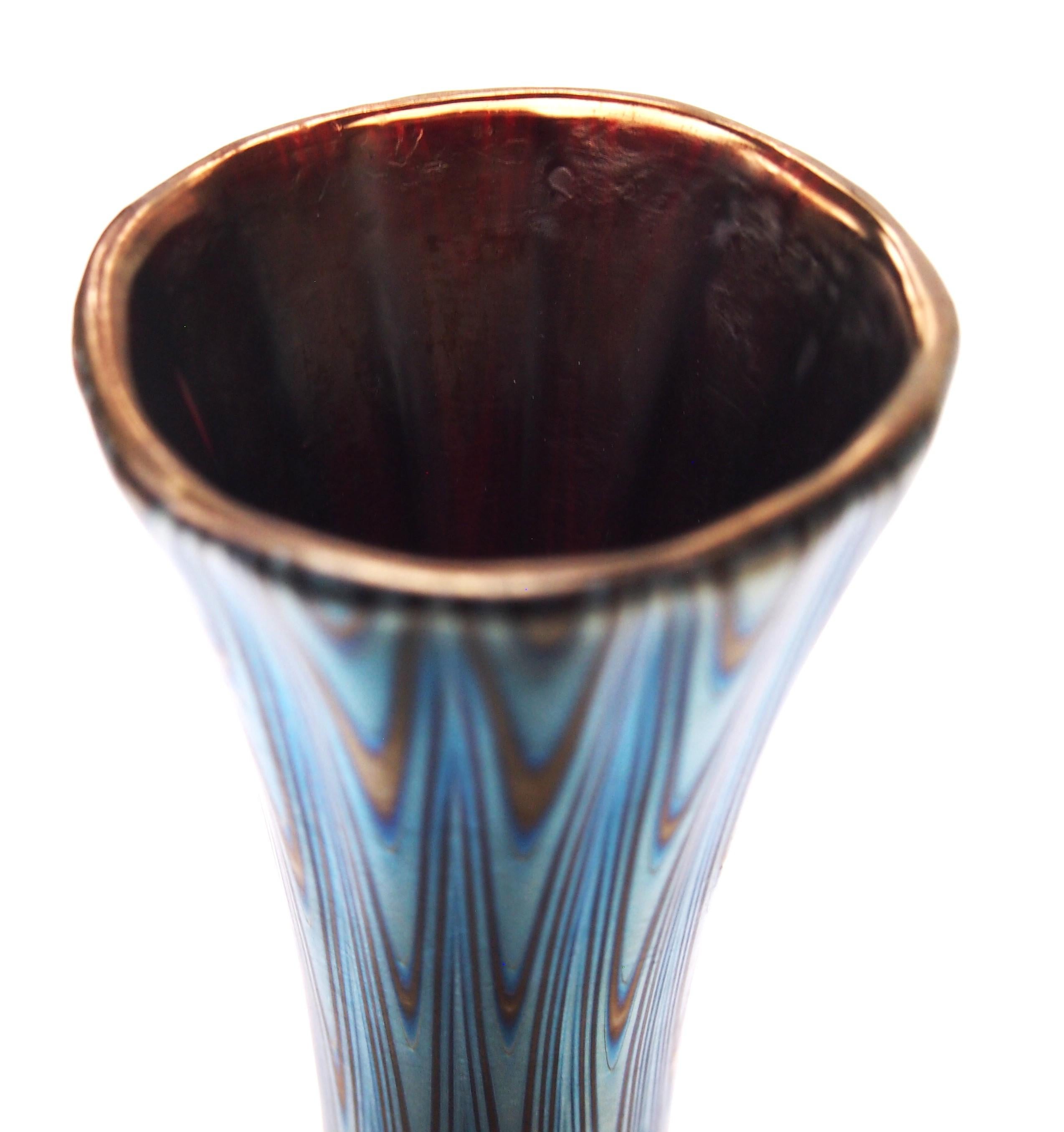 Vetro artistico Raro e importante vaso Loetz Phaenomen Rubin PG 6893 del 1898 in vendita