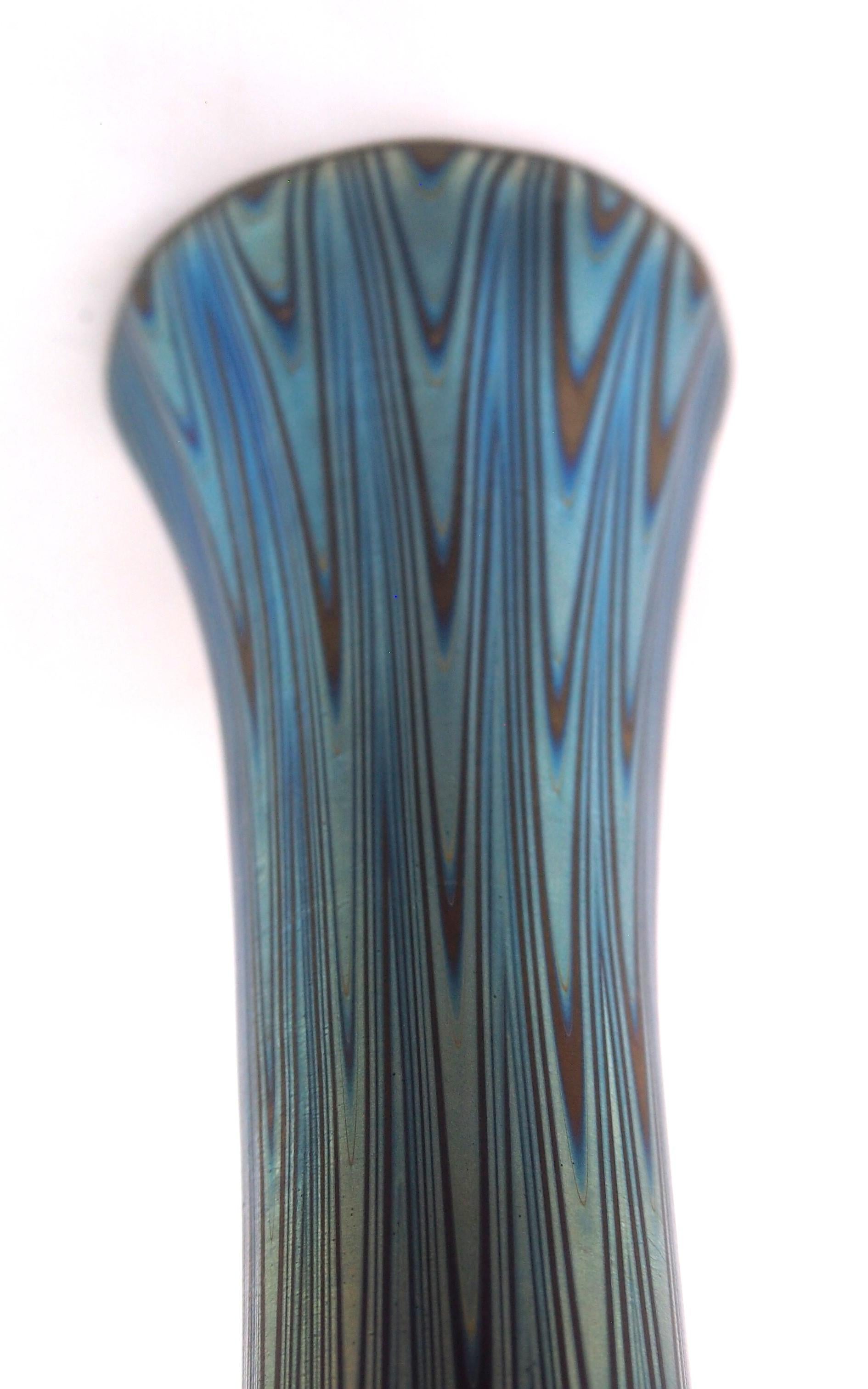 Raro e importante vaso Loetz Phaenomen Rubin PG 6893 del 1898 in vendita 1