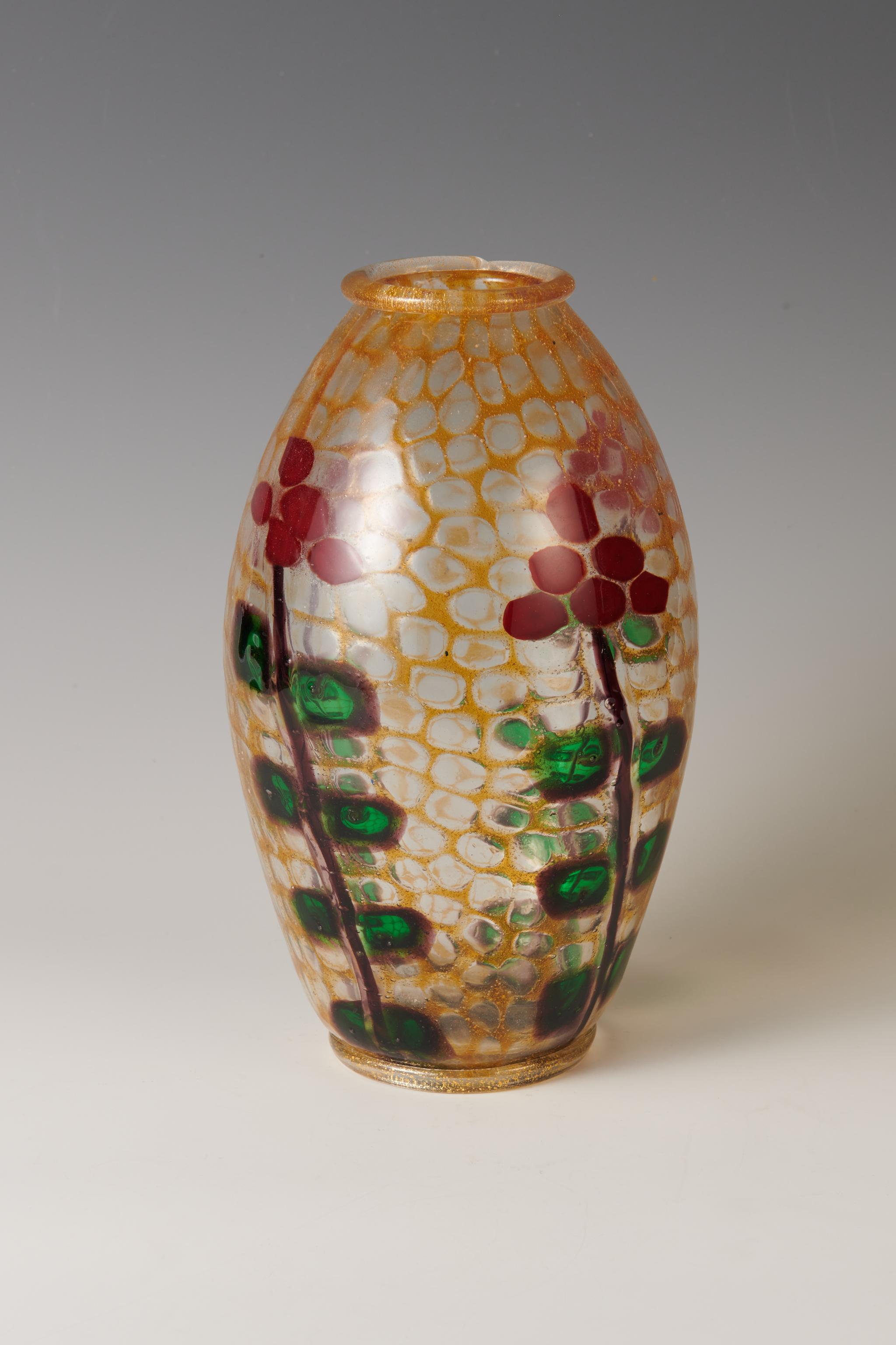 Seltene und wichtige Mosaico-Vase
Vetreria Artistica Barovier
Italien, um 1924
Murrine aus geschmolzenem und geblasenem polychromem Glas

Signiert Ercole Barovier
100% authentisch, geprüft von Giancarlo Tosi

Literatur: Mille Anni di Arte del Vetro