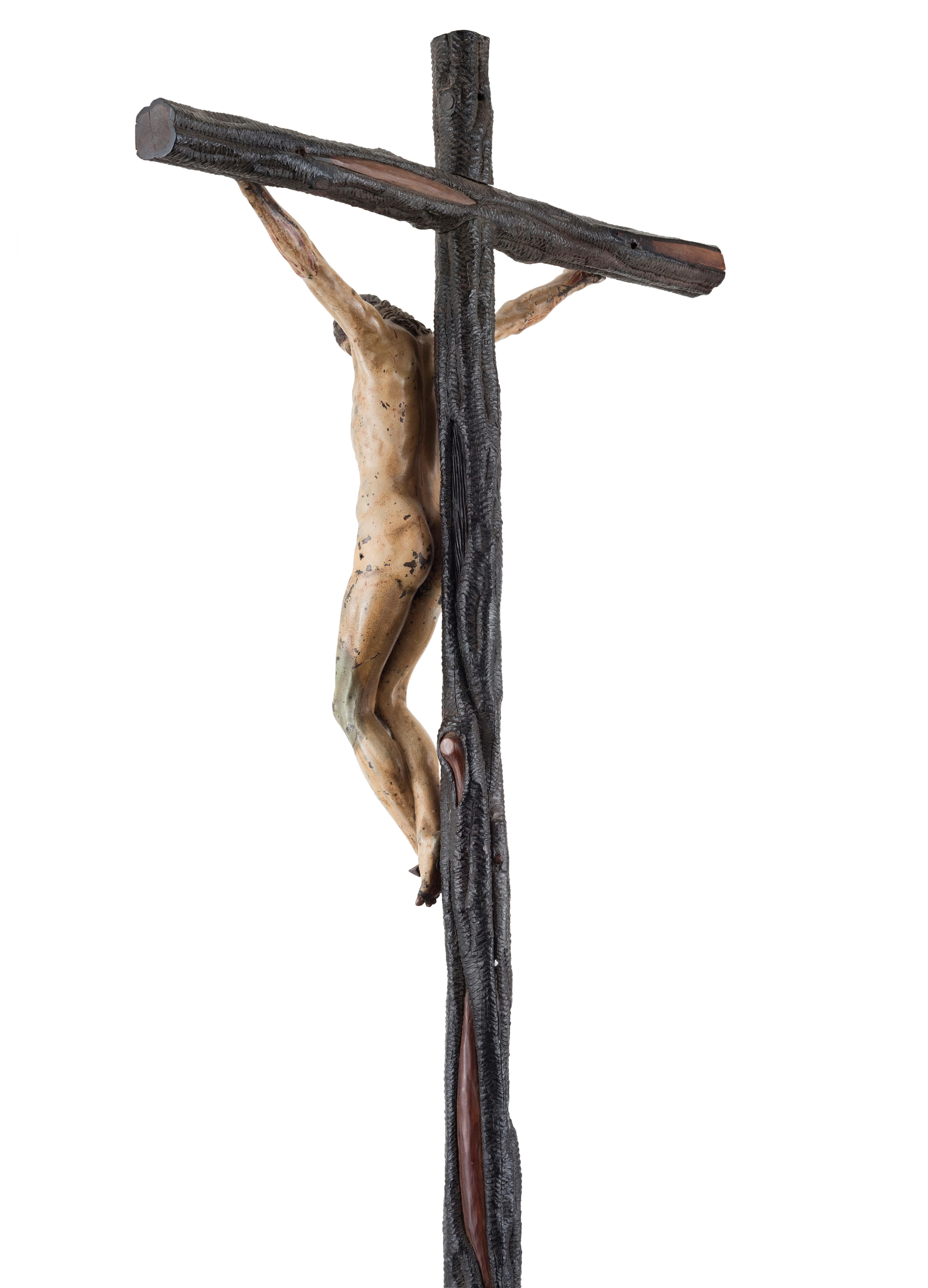 Moulage Rare et important crucifix en bronze peint d'après un modèle de Michel-Ange en vente