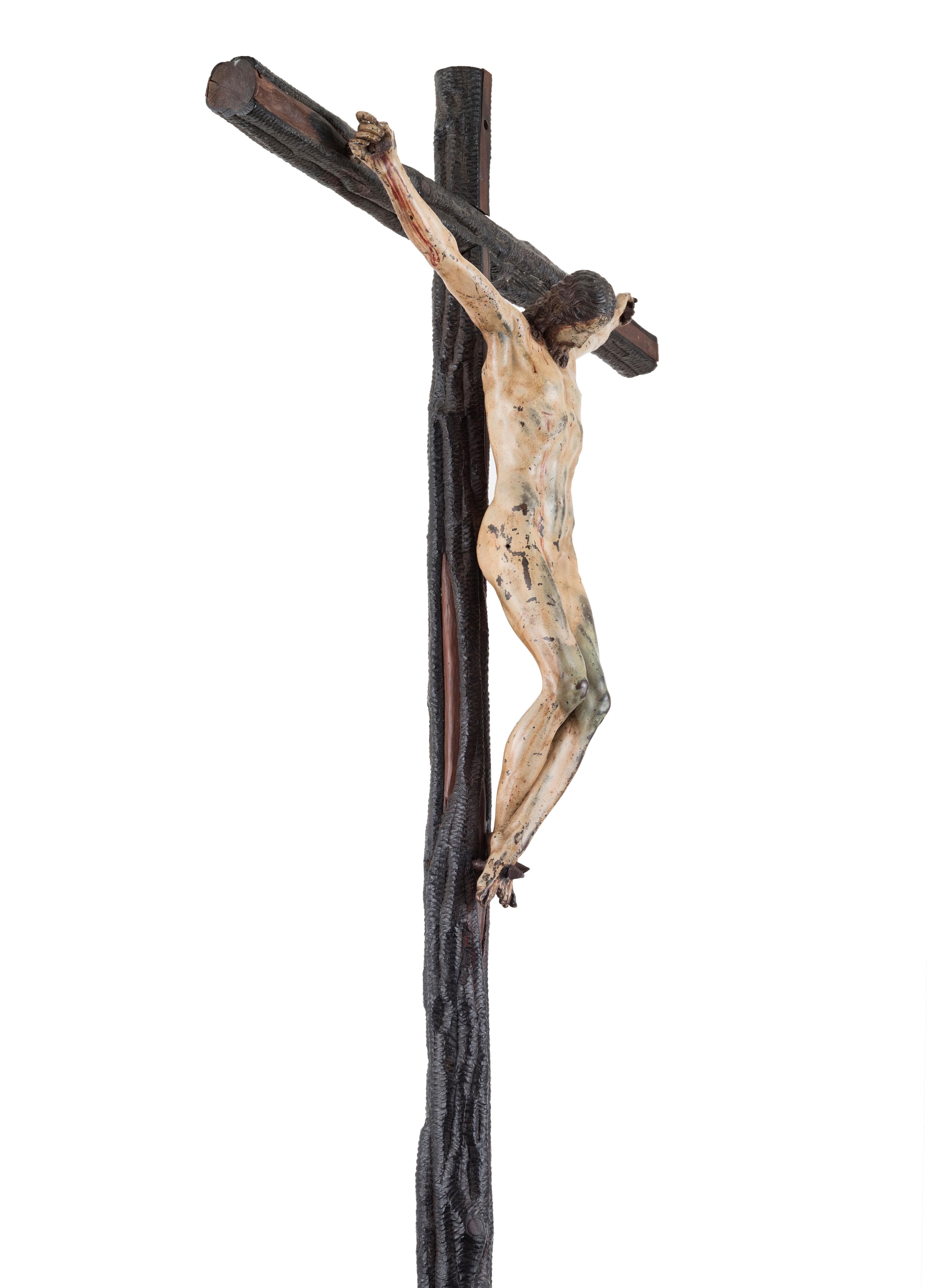 Bronze Rare et important crucifix en bronze peint d'après un modèle de Michel-Ange en vente