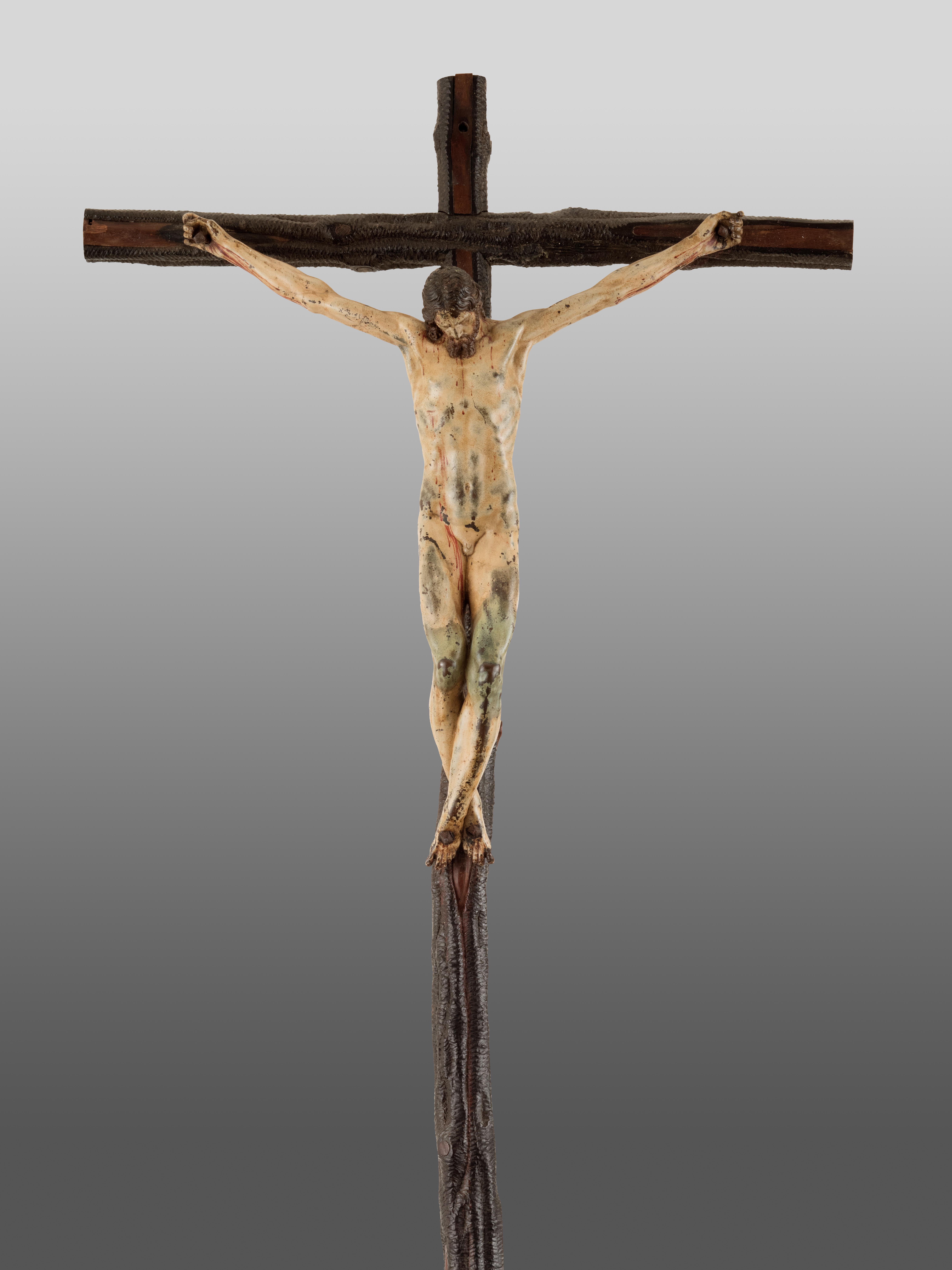 Rare et important crucifix en bronze peint d'après un modèle de Michel-Ange en vente 2