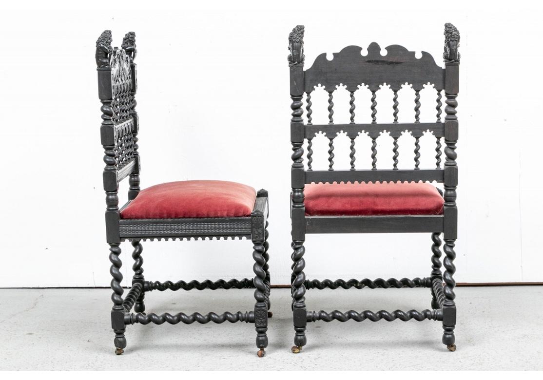 Rare et importante paire de chaises d'appoint sculptées de style colonial néerlandais en vente 2