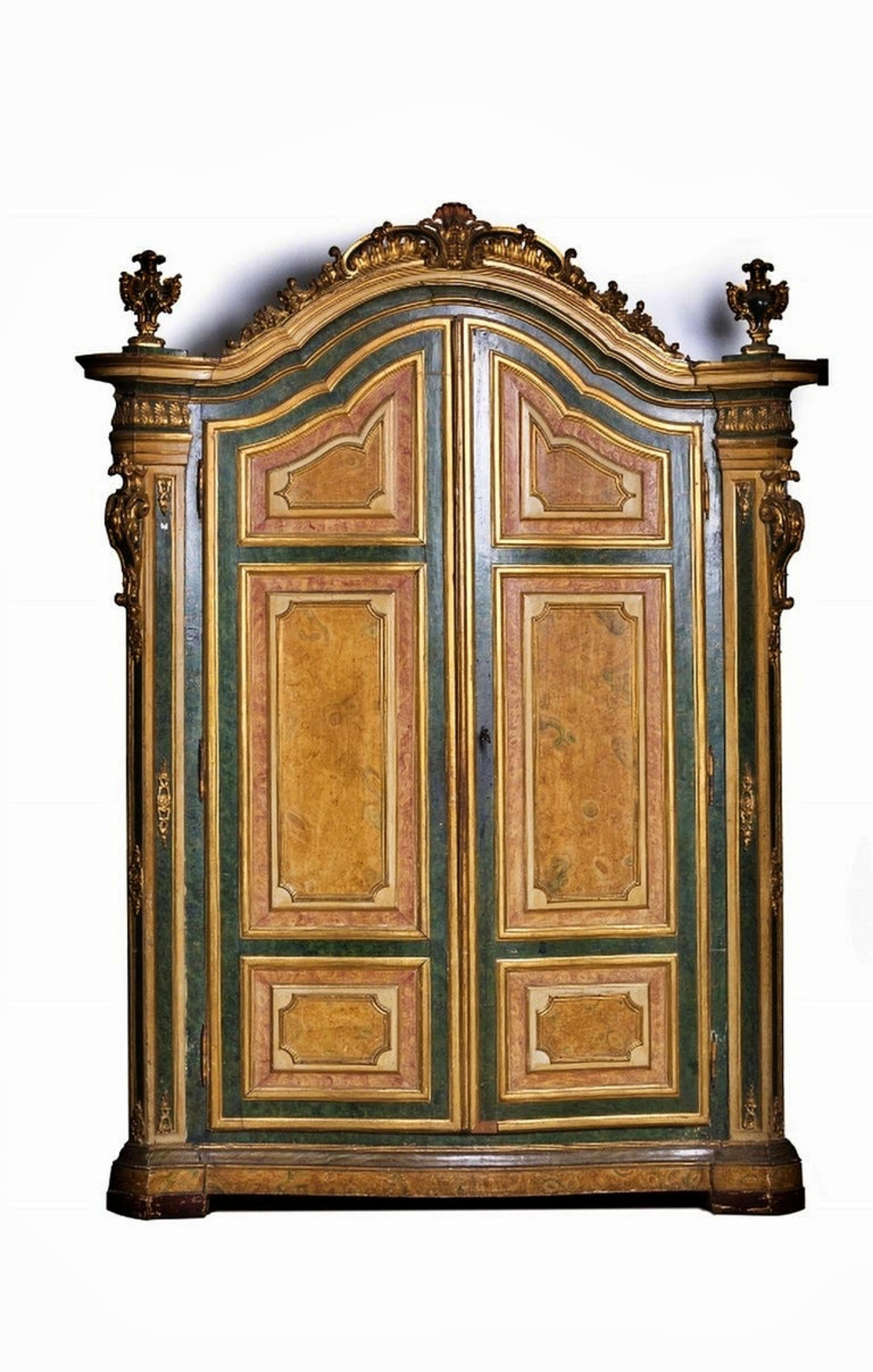 Rare Church cabinet
Portuguese 18th century
in painted, carved and gilded wood.
Wardrobe with two doors. Interior with three drawers.
Elevation with frame in carved and gilded wood.
Minor Defects.
Measures: 277 x 190 x 67 cm
Cabinet published in