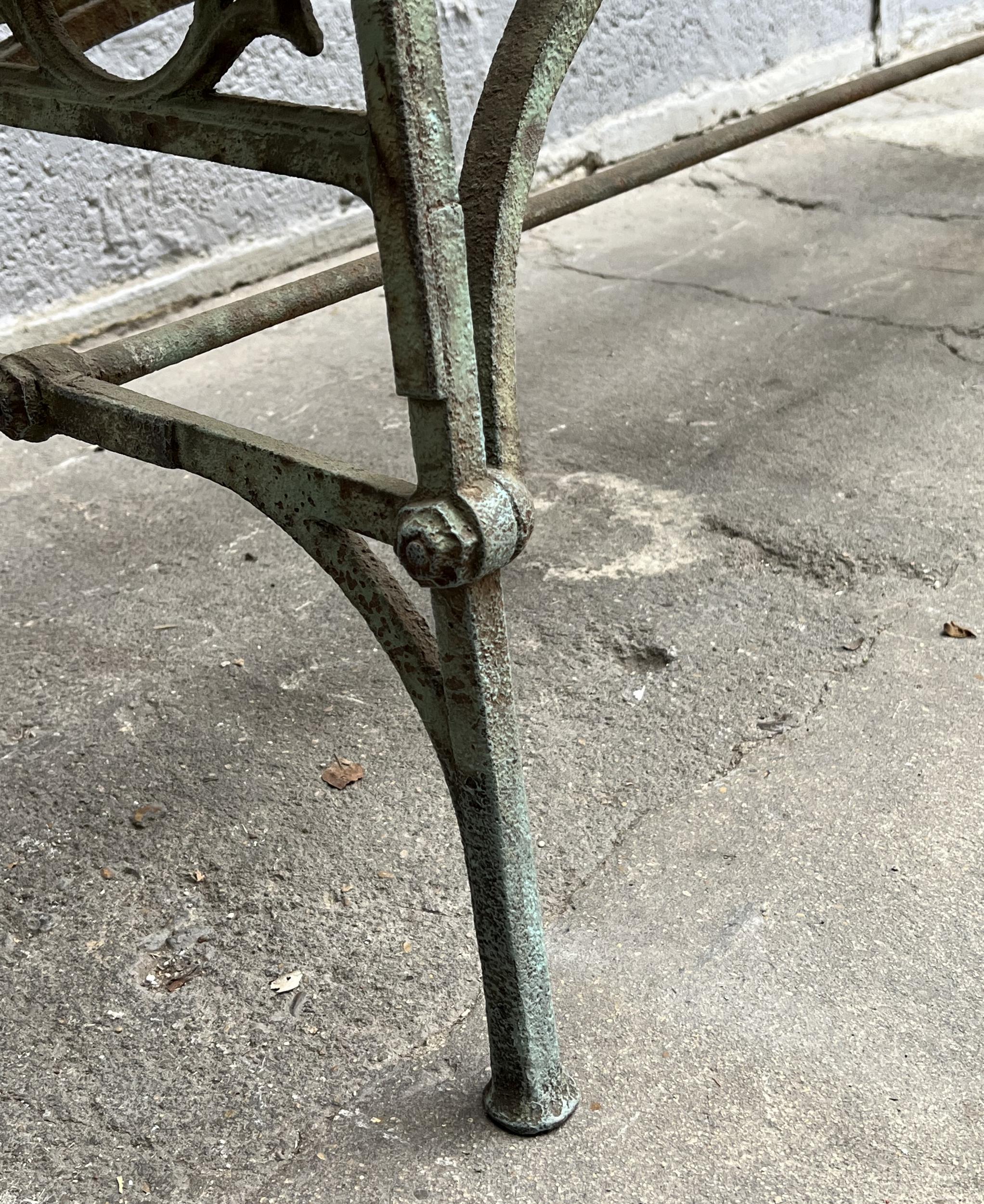 Rare and large cast-iron bench from the Calla factory in Paris, circa 1850 For Sale 3