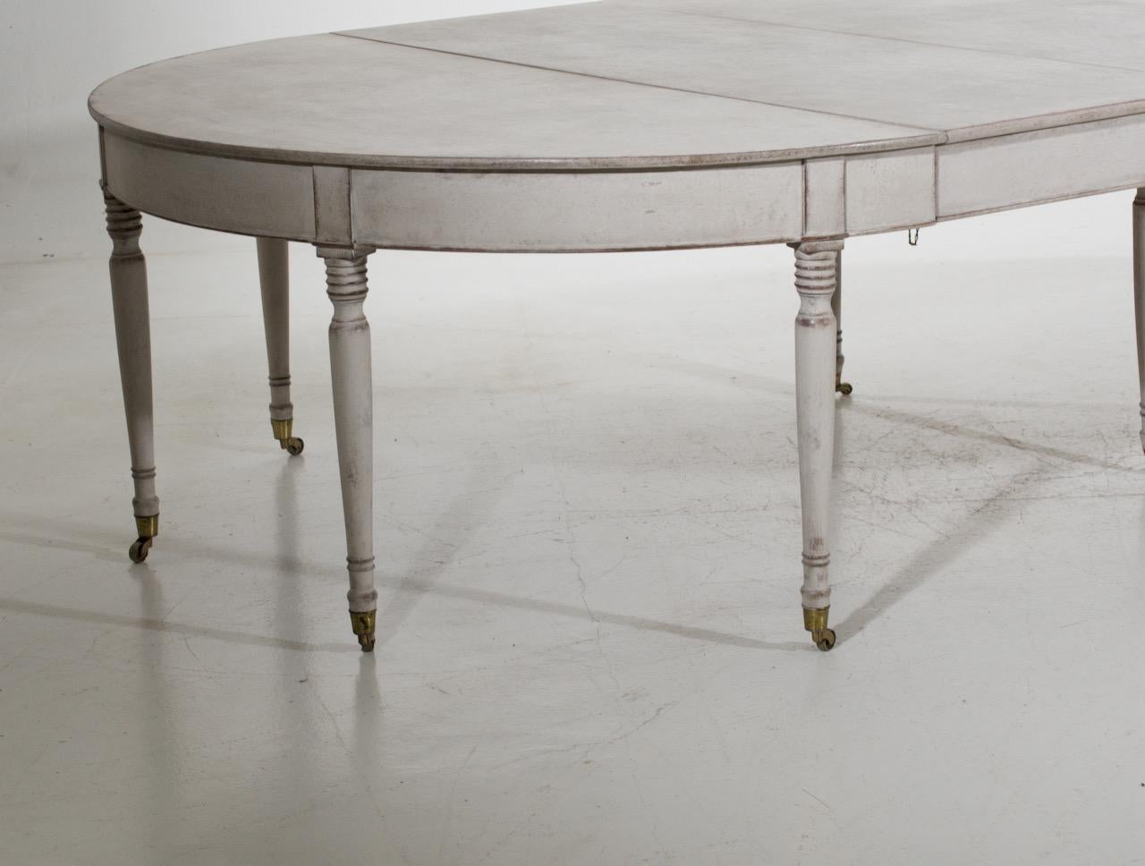 Rare and large castle extension table, circa 1810 For Sale 5