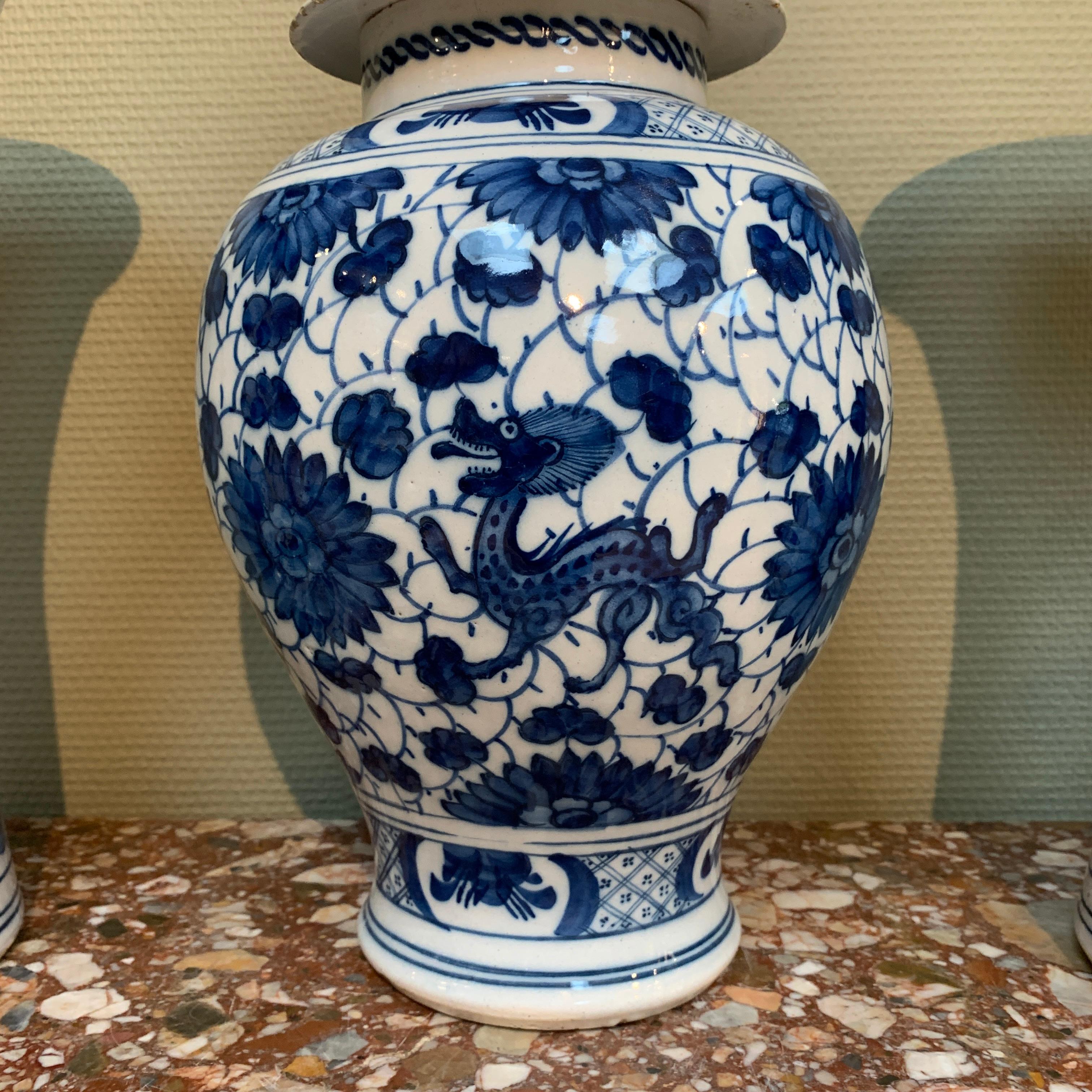 Rare and Large Dutch Delft Dragons Three Piece Garniture Vases Set, Early 18th C In Good Condition In AMSTERDAM, NH