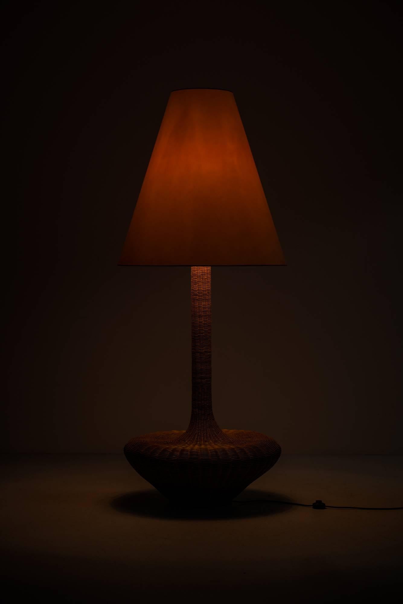 German Rare and Large Floor Lamp in Rattan with Original Lampshade