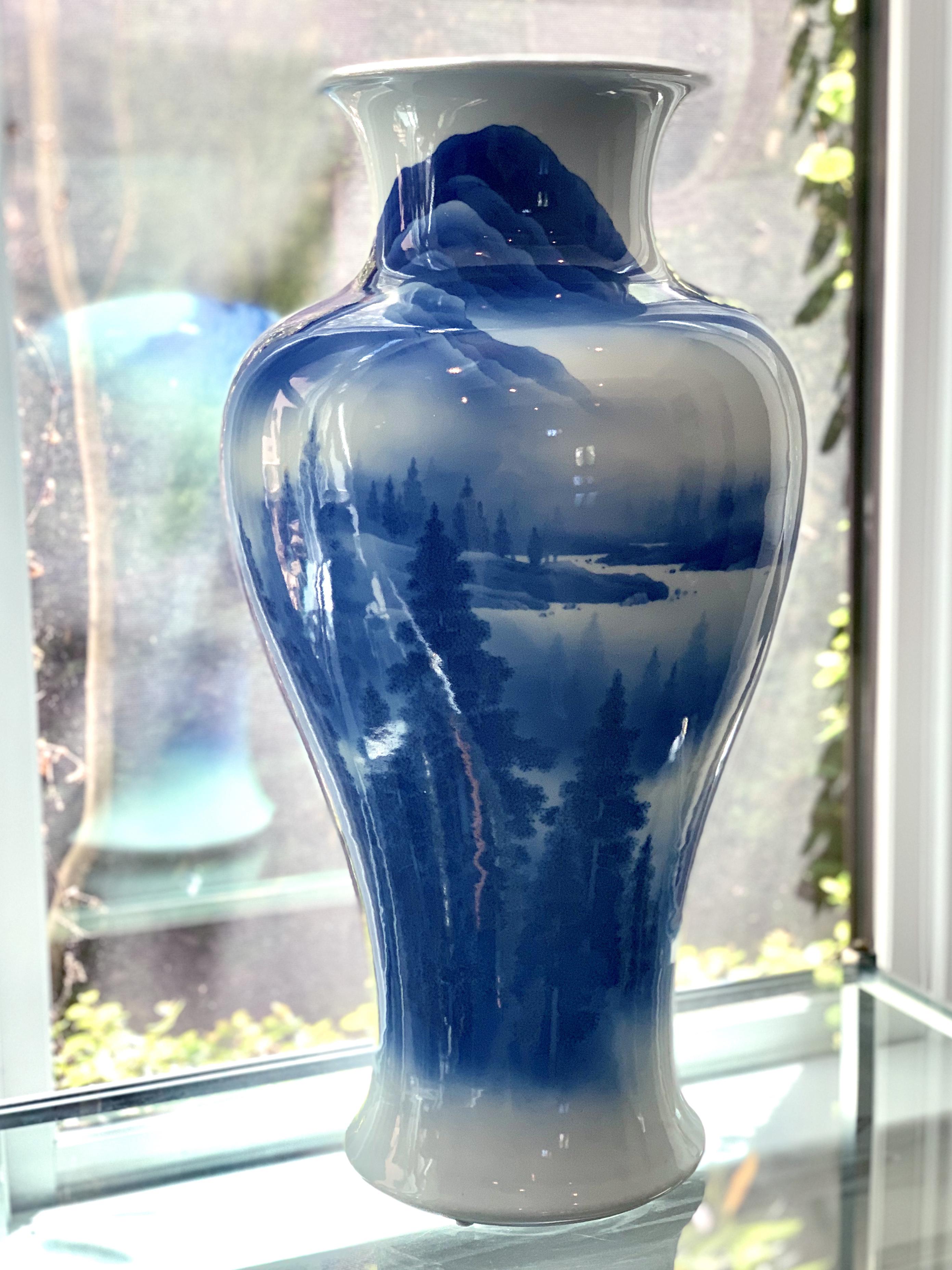 Japonisme Rare and Large Japanese Porcelain Vase Makuzu Kozan For Sale
