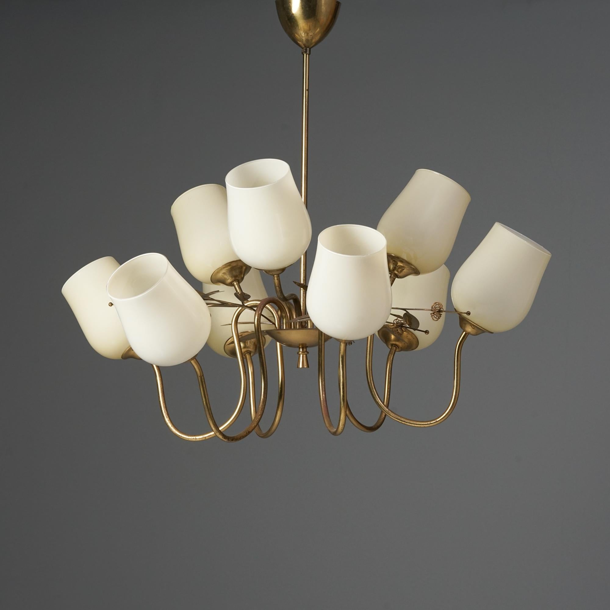Rare and Large Model 85/9 floral chandelier, manufactured by Itsu, Finland, 1950s. Brass frame with opaline glass shades and brass flowers. Very rare model. Marked. Good vintage condition, minor patina consistent with age and use. 