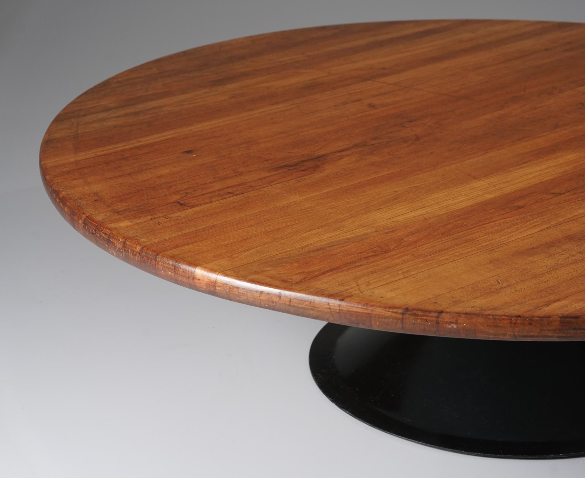 Rare et grande table basse modèle 