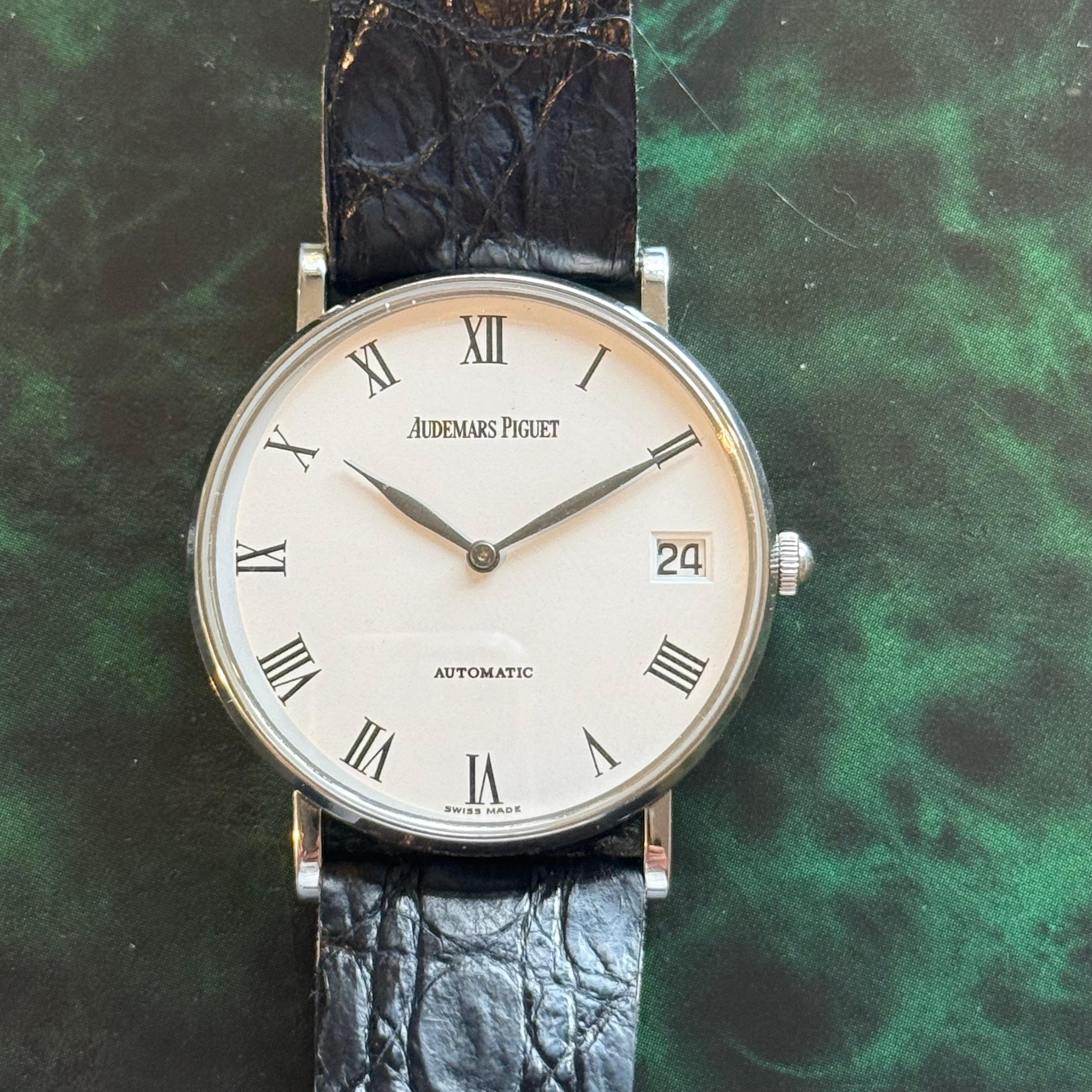 Raro, elegante e limitato orologio Audemars Piguet
Stile Calatrava
Solo 200 esemplari prodotti al mondo
Riferimento 14682ST.0.0002.01
Anno 1994, uno dei primi
Acciaio inossidabile
Bellissimo quadrante bianco puro
Cassa rotonda da 33 mm
Roman