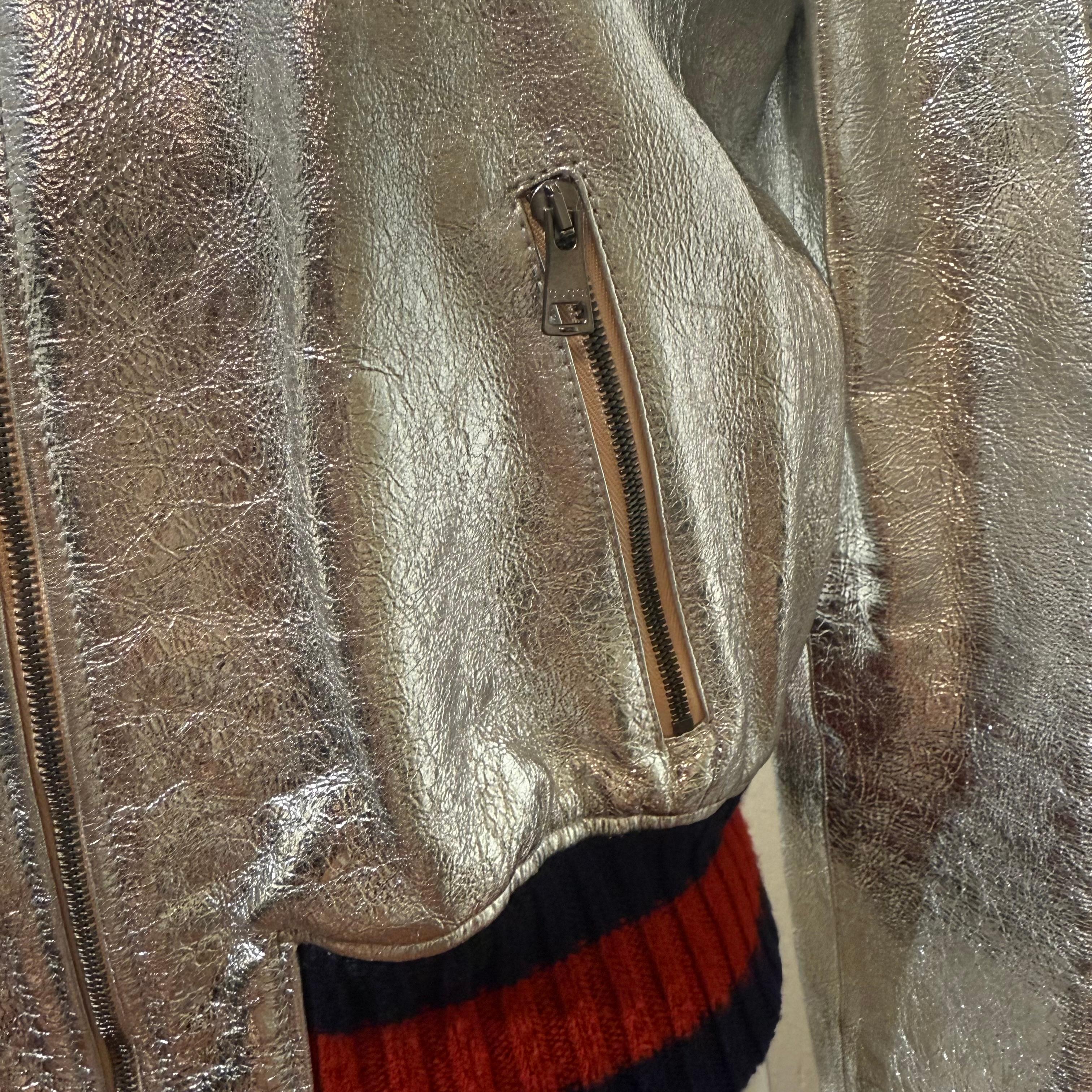 Rara e limitata giacca con zip in agnello argentato Gucci IT 40 in vendita 2