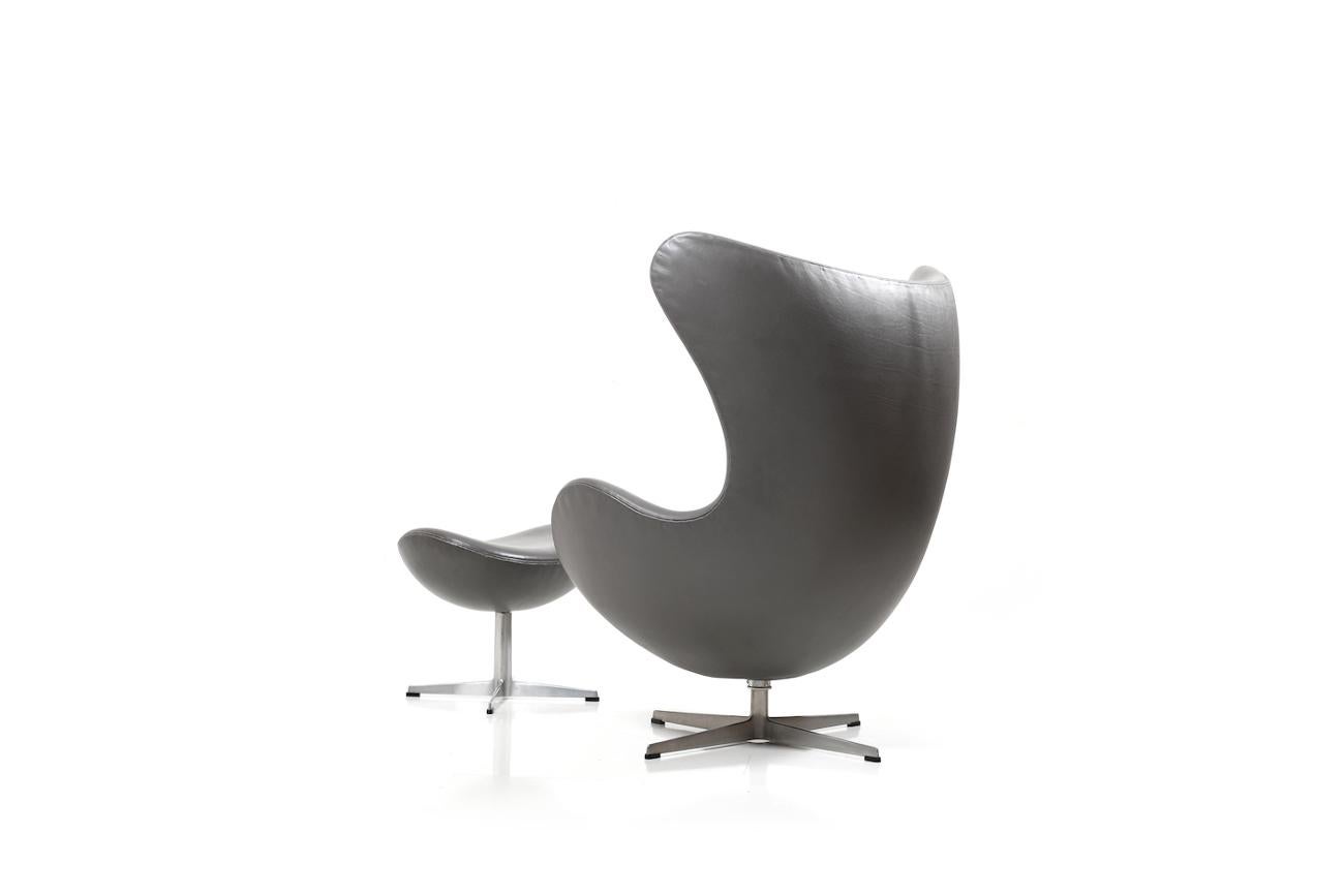 Scandinavian Modern Rare and old Edition Arne Jacobsen Egg Chair / Recliner Chair For Sale