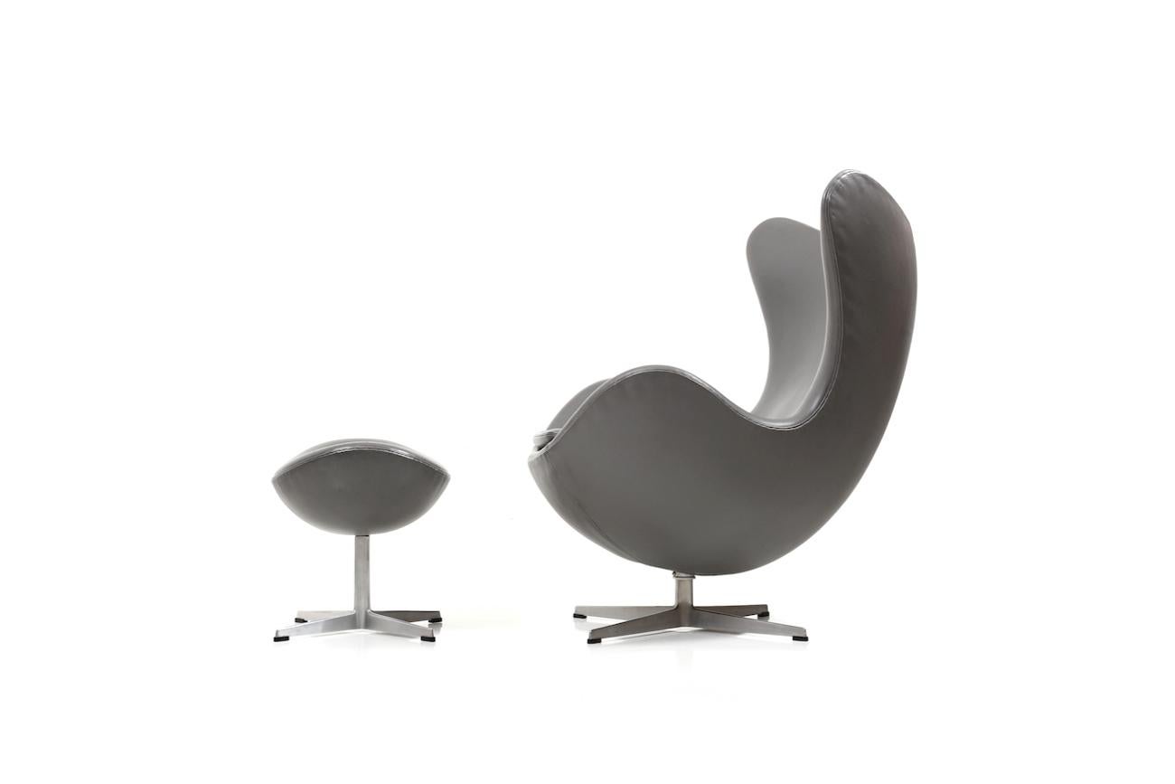 20th Century Rare and old Edition Arne Jacobsen Egg Chair / Recliner Chair For Sale