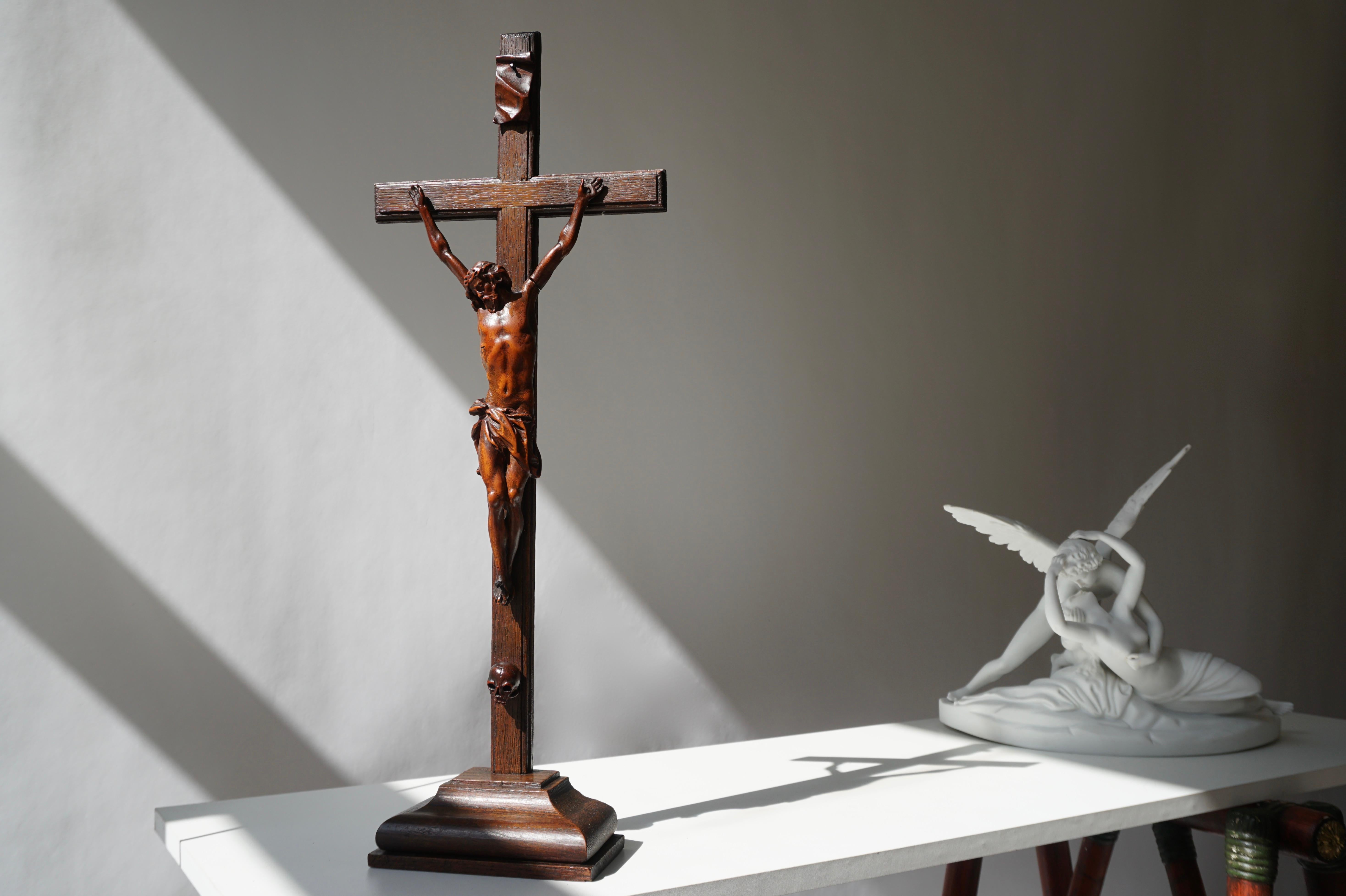 19th century crucifix or corpus Christi made from wood. Wooden cross with a nice patina and an exquisite shape.
This item depicts the Christ in his last agony on the cross, after being crucified.
Originates Belgium, dating circa 1880.
Measure: