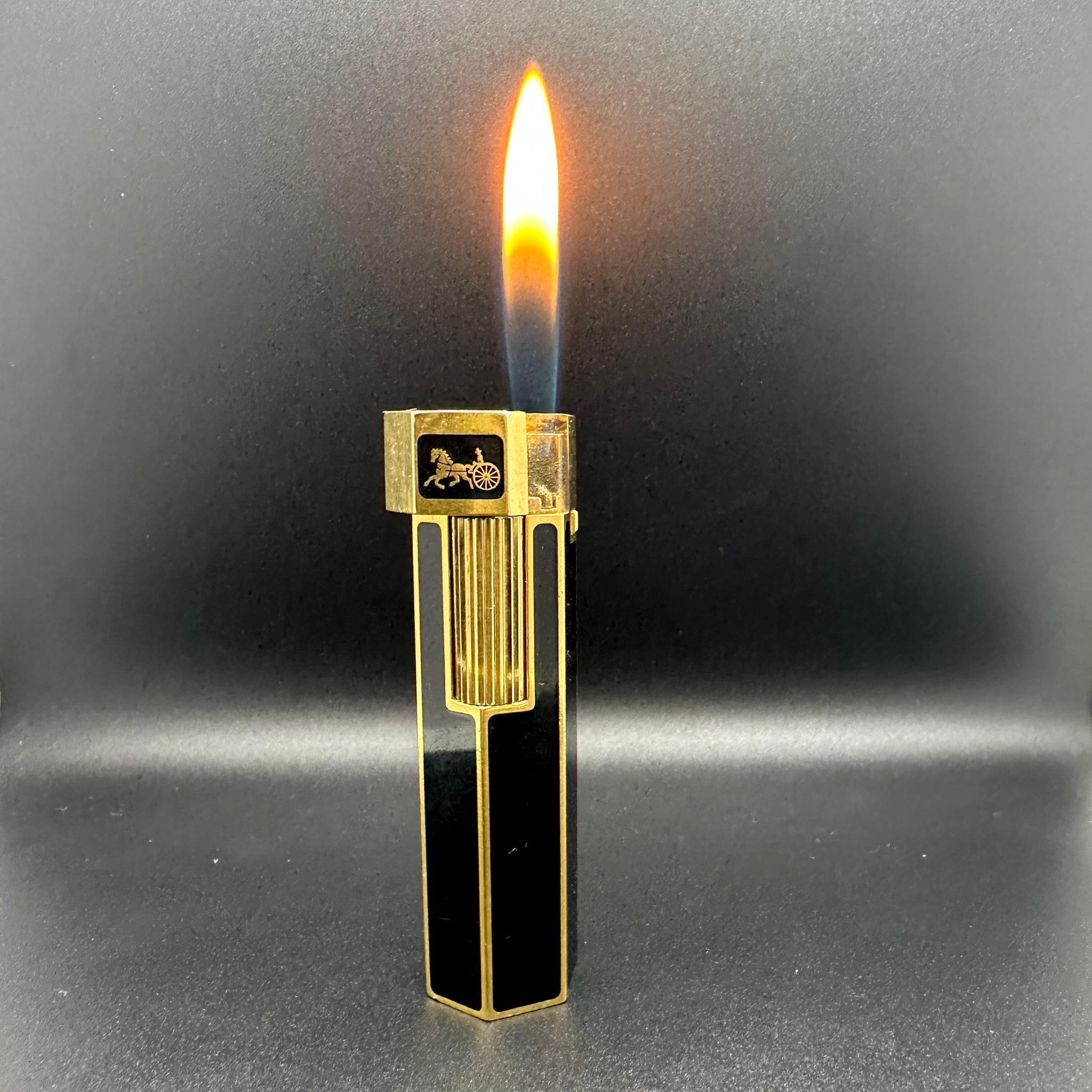 CIRCA Circa 1980s Hexagonal Black Lacquer & Gold Vintage Lighter, Rare, Retro  Unisexe en vente