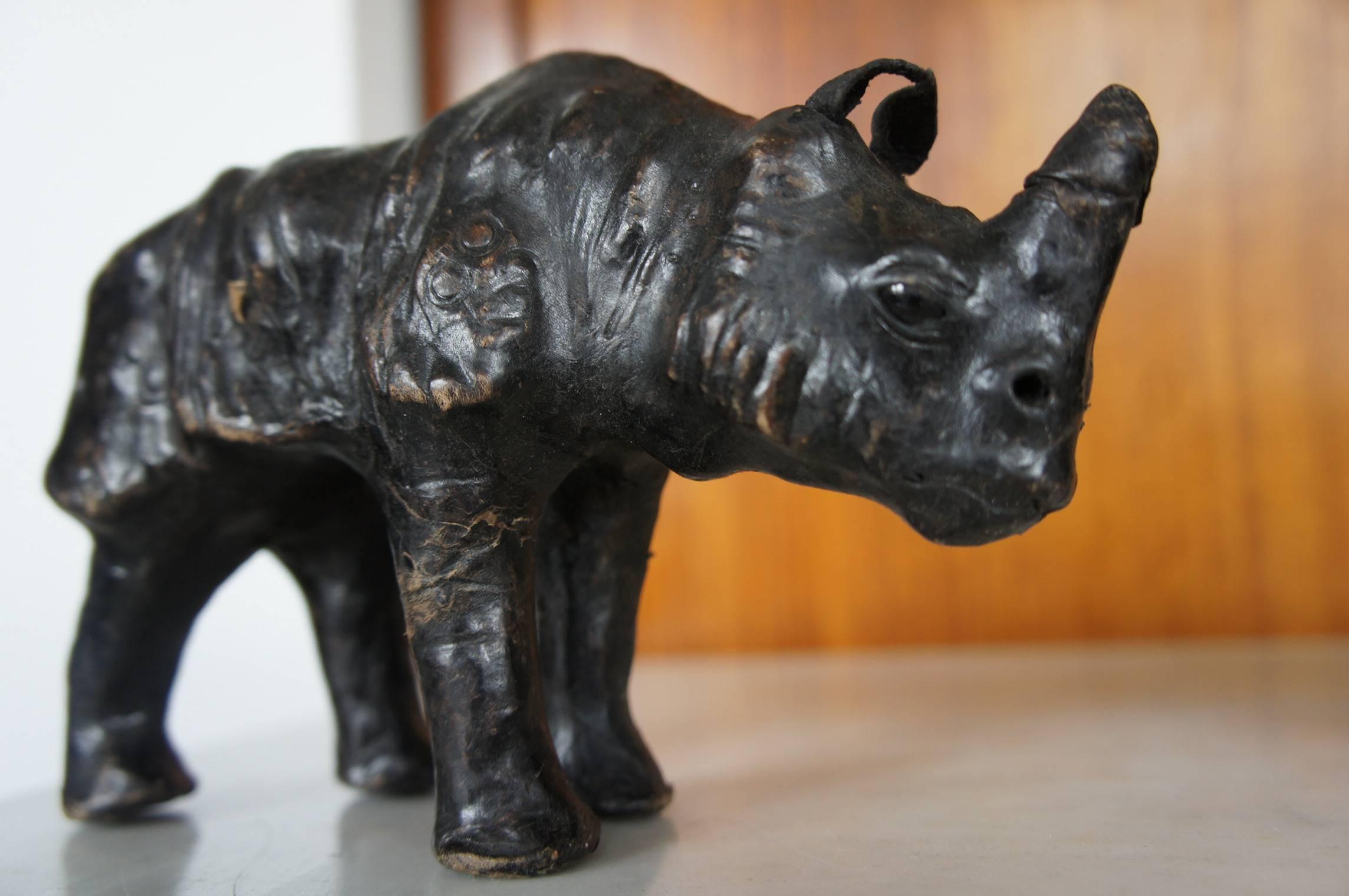 Rare and Small Pair of Black Rhino Sculptures Leather on Wood with Glass Eyes For Sale 1