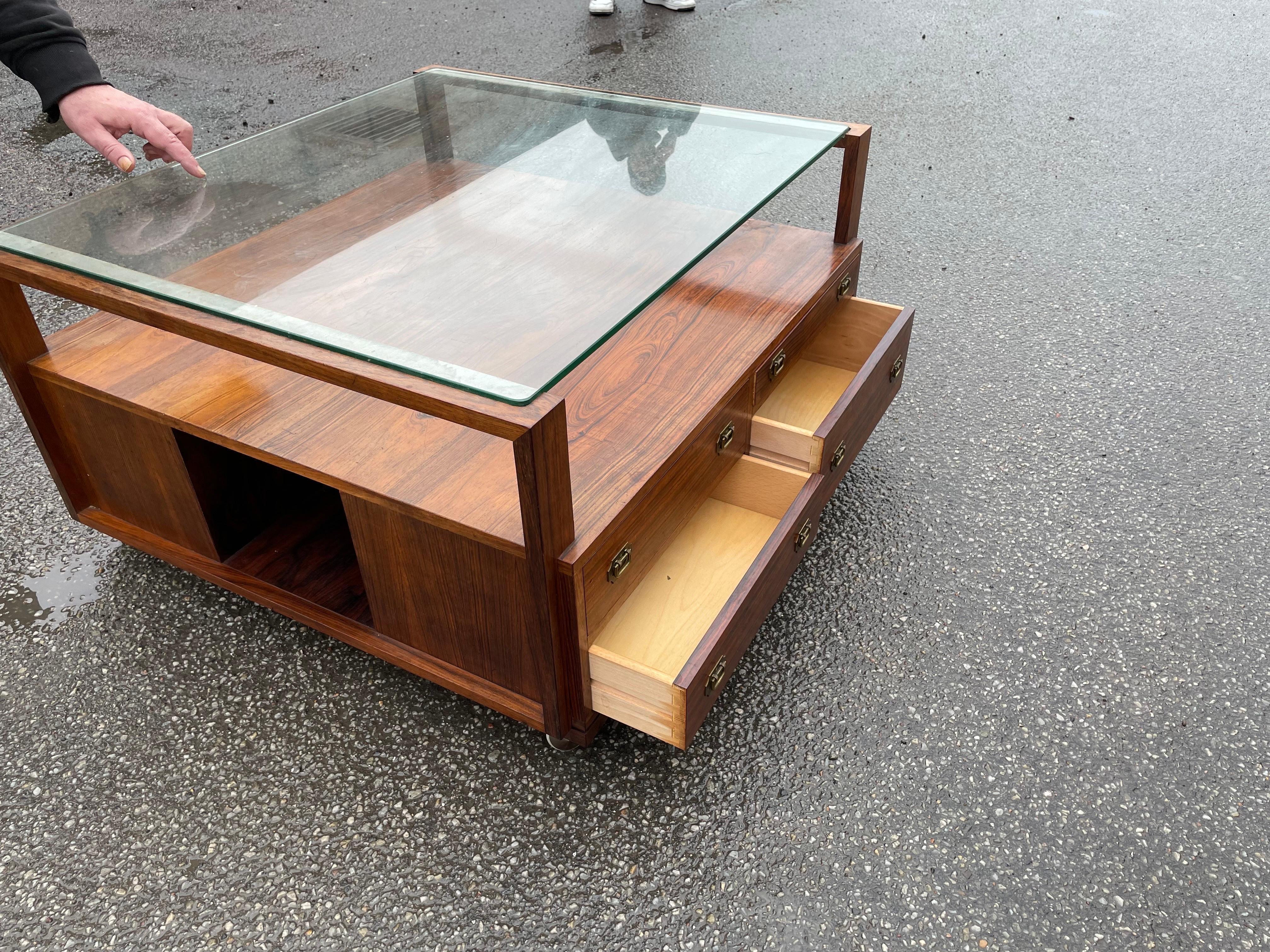 Rare and special, Henning Korch 1960´s Mid Century Modern Danish sofa Table For Sale 3
