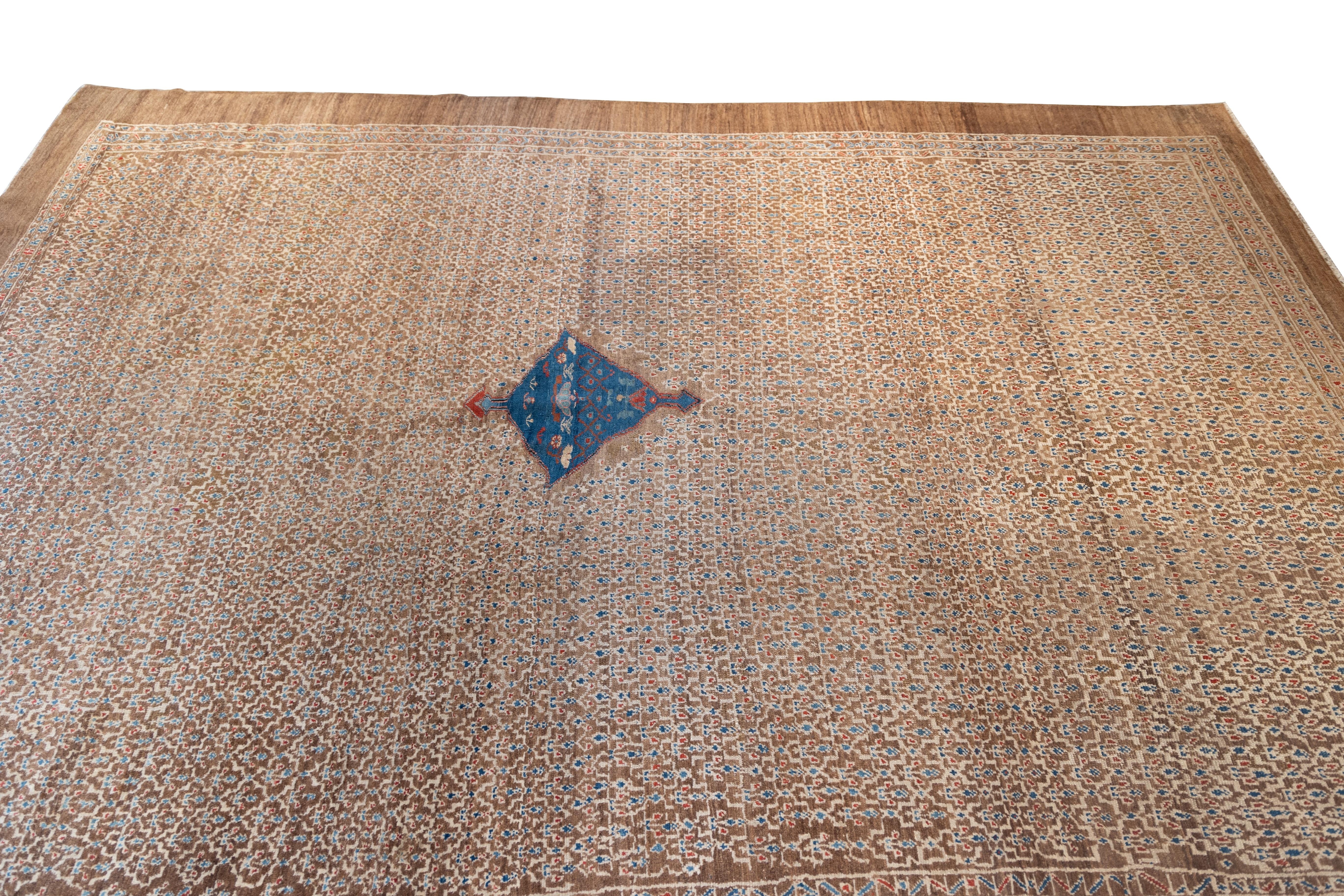 Rare and stunning  19th cent. camel Bakhshaish rug im Zustand „Hervorragend“ im Angebot in Harrington Park, NJ
