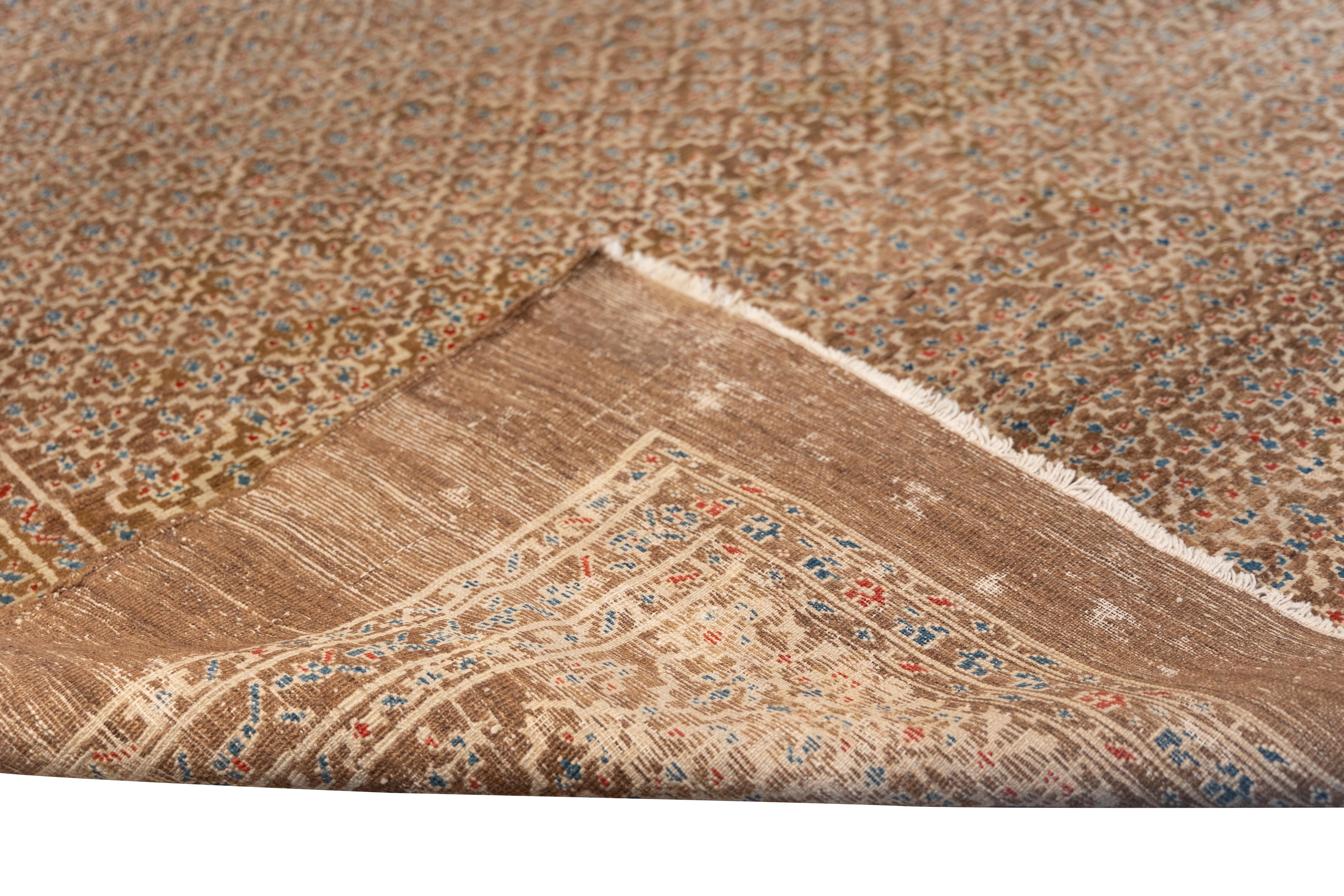 Rare and stunning  19th cent. camel Bakhshaish rug (19. Jahrhundert) im Angebot