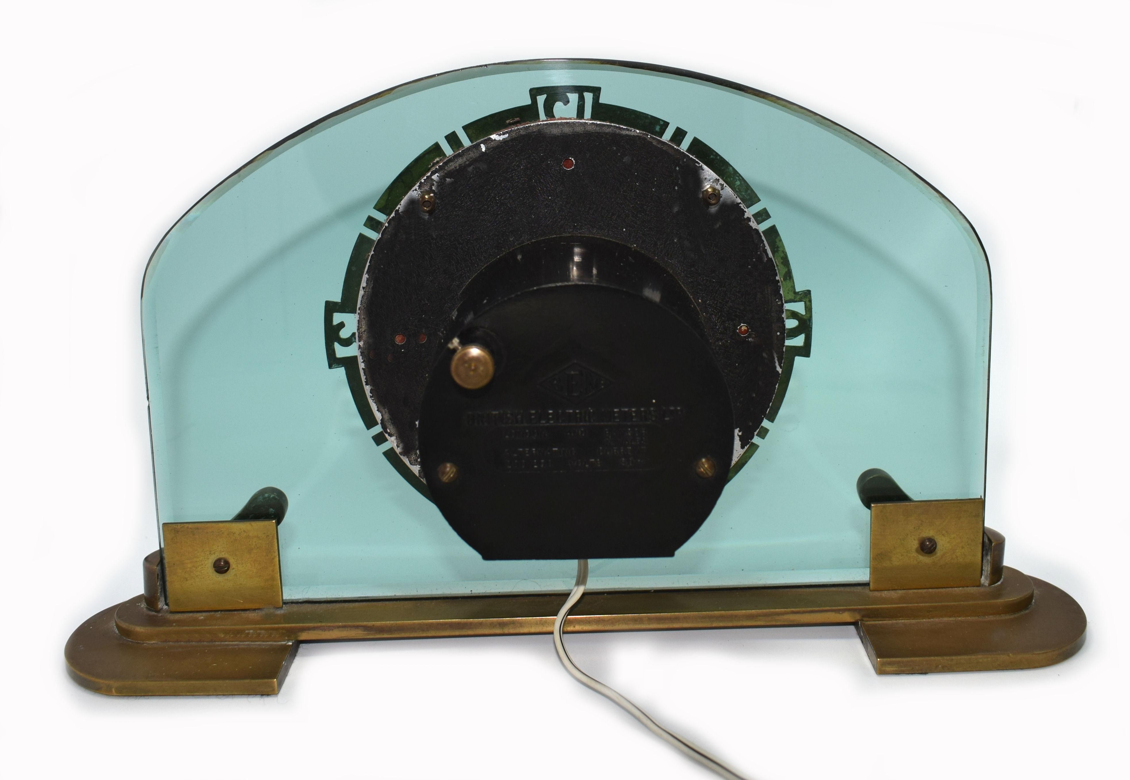 Seltene und atemberaubende Bem Ltd Art Deco Glas:: Messing elektrische Mantle Clock (20. Jahrhundert)