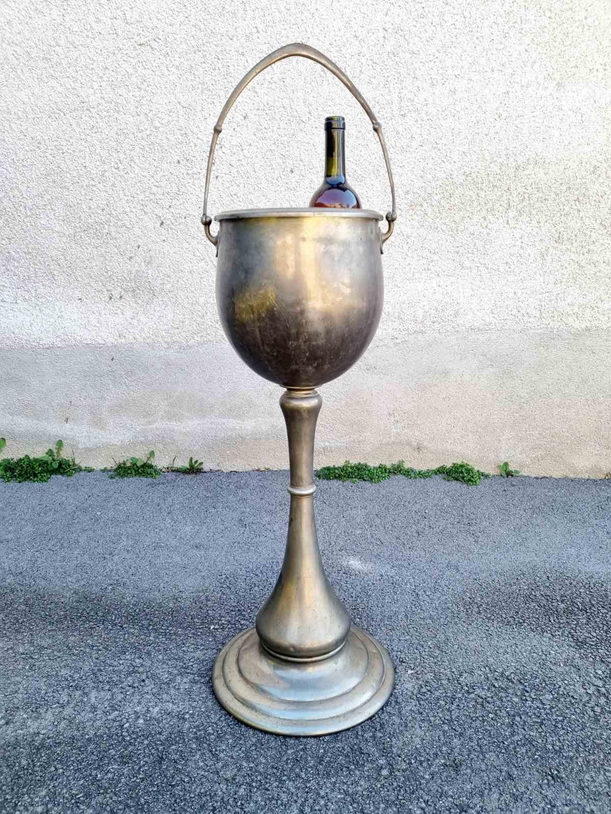 Raro e unico frigorifero da vino italiano in stile Art Deco con supporto, Italia anni '30 In condizioni buone in vendita a Lucija, SI