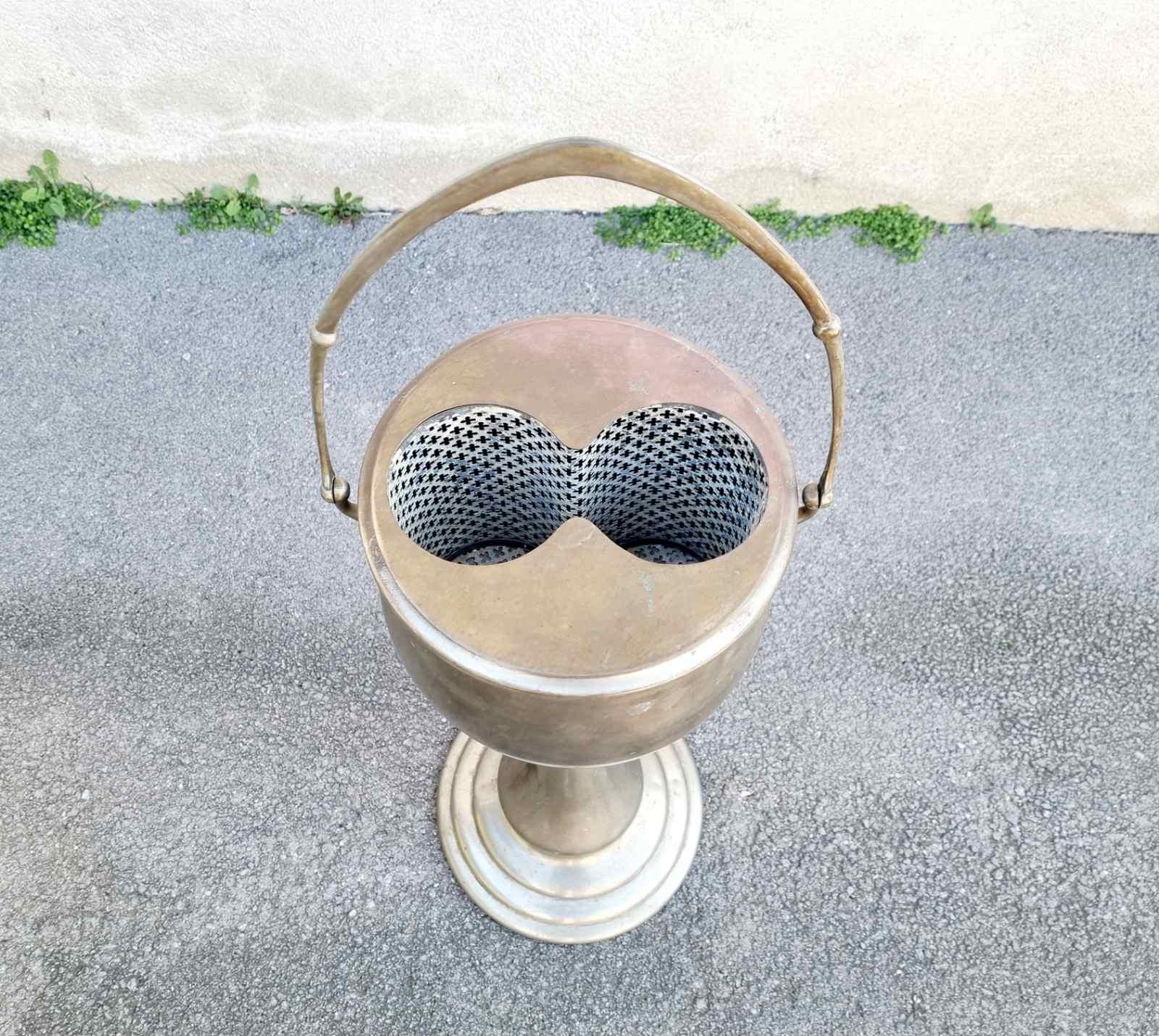 Ottone Raro e unico frigorifero da vino italiano in stile Art Deco con supporto, Italia anni '30 in vendita