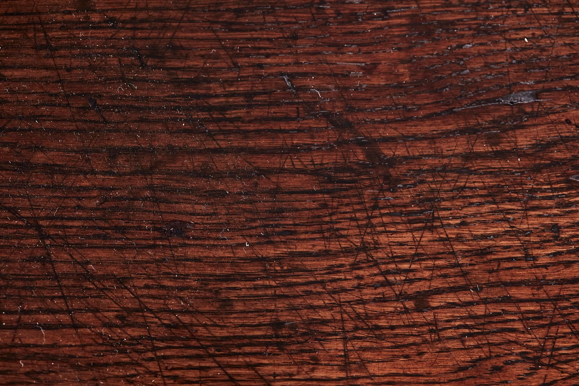 Rare and Unusual 18th Century Oak Drop Left Cricket Table (Europäisch)