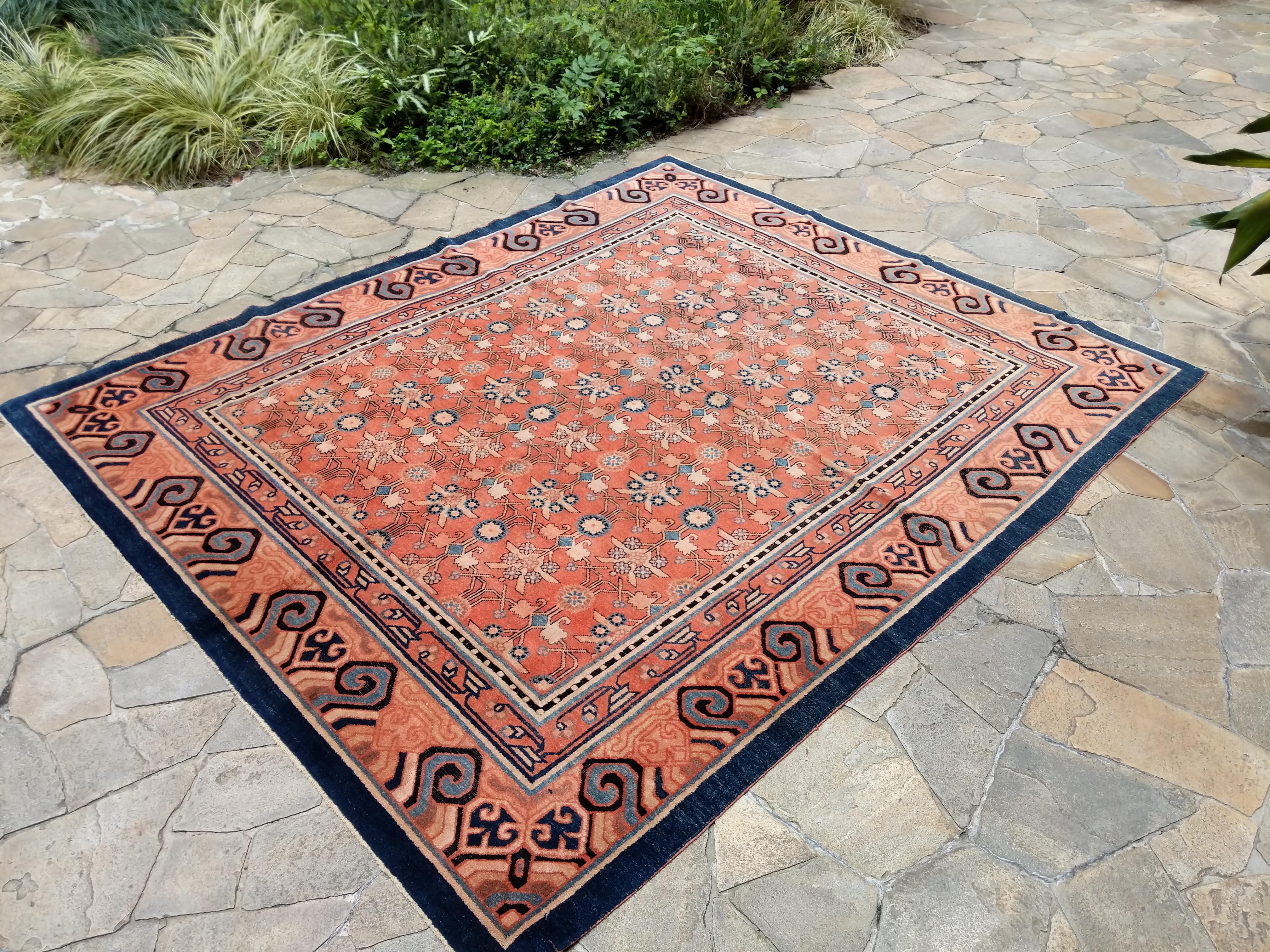 Rare and Unusual Antique Kashgar Rug with Mughal Pattern In Good Condition For Sale In Milan, IT