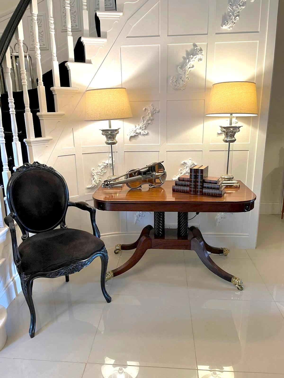 Rare et inhabituelle table métamorphique ancienne de qualité Regency en forme d'acajou en vente 13