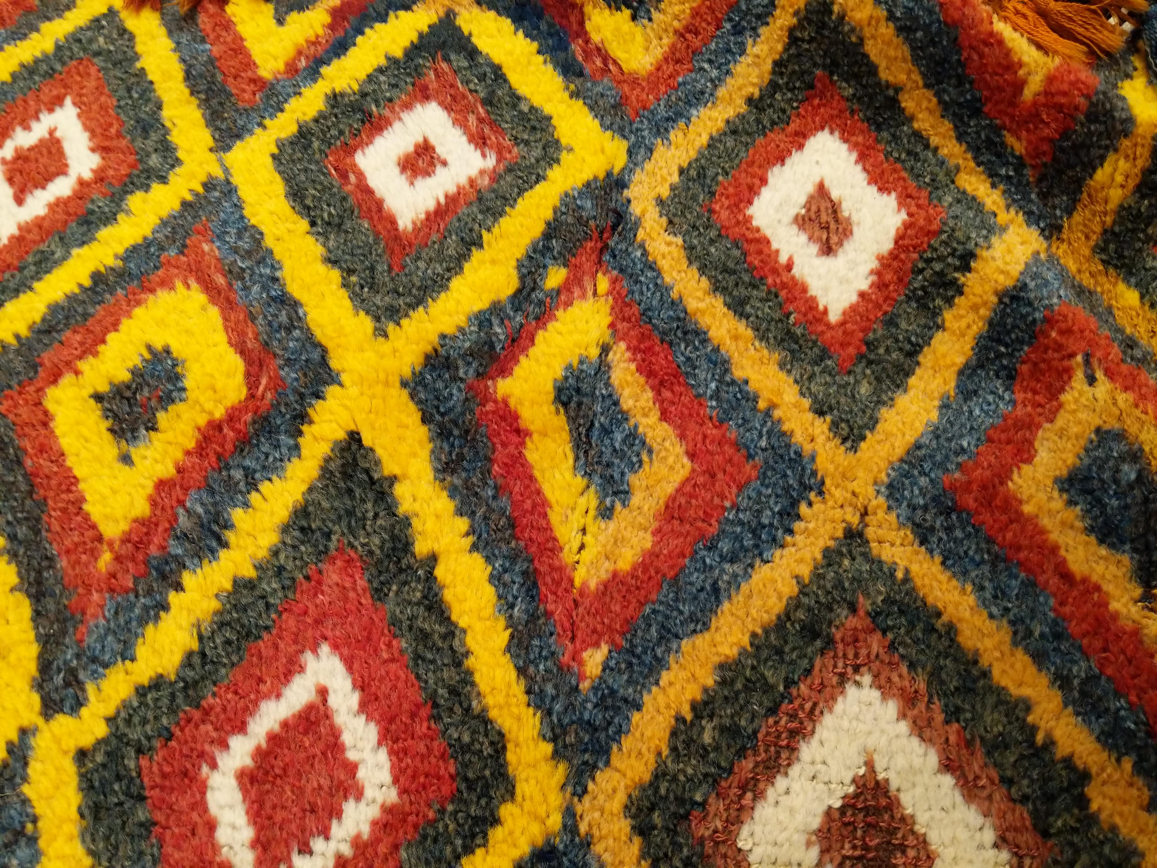 Rare et inhabituel tapis ancien ouzbek géométrique Julkhyr en vente 1