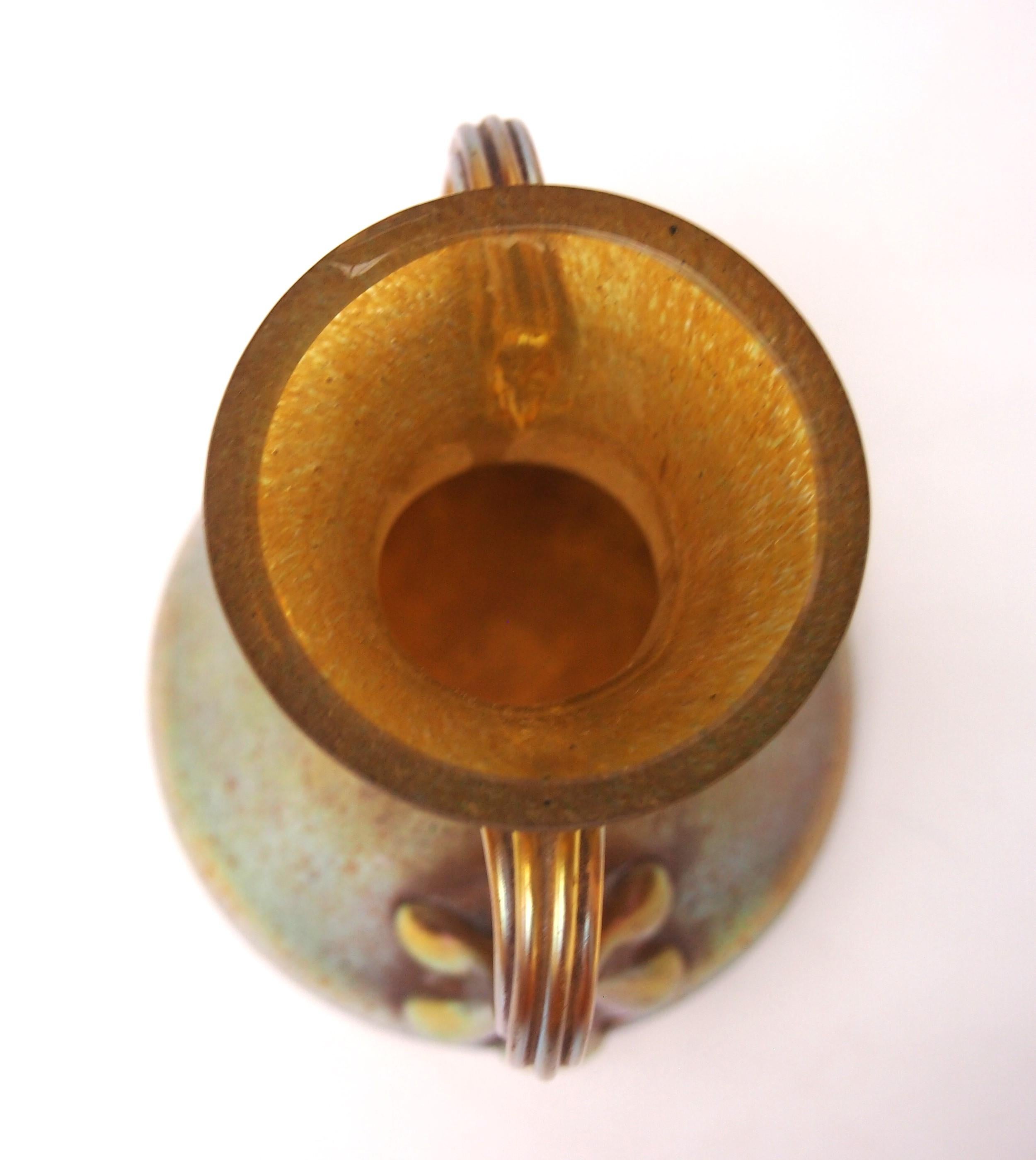 Raro e insolito Loetz di Boemia  Vaso in vetro di Candia Silberiris con manico, 1899 ca. In condizioni buone a Worcester Park, GB