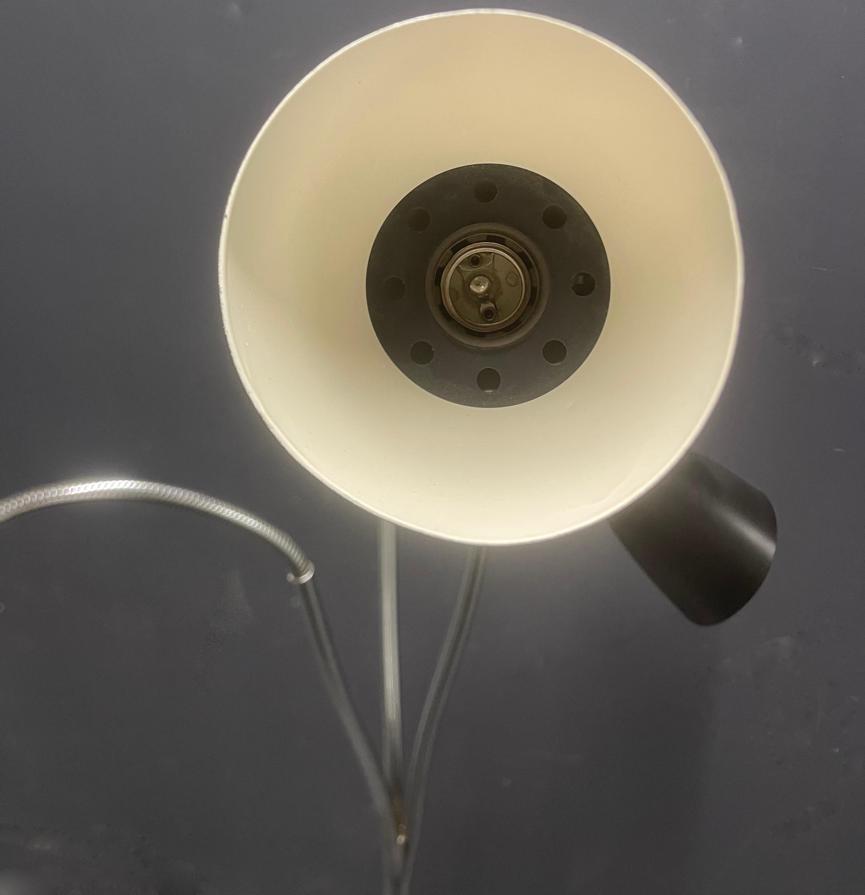 rara e inusual lámpara de pie de giuseppe ostuni para o-luce Lacado en venta