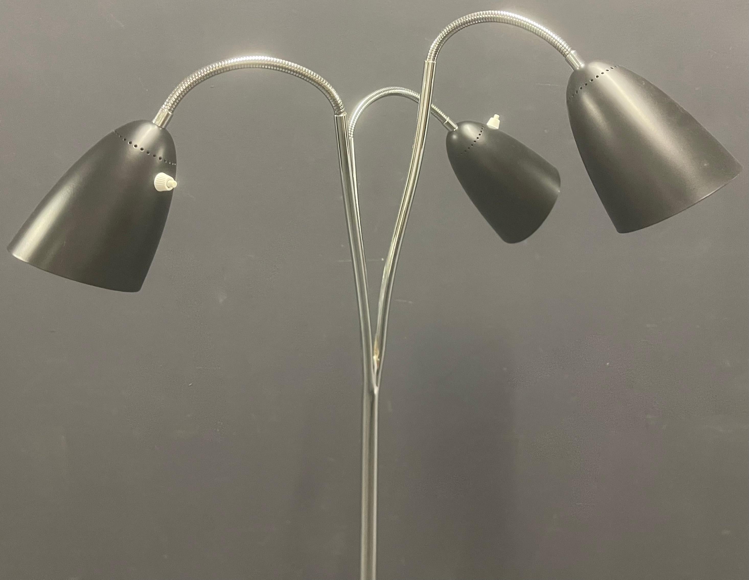 rara e inusual lámpara de pie de giuseppe ostuni para o-luce Metal en venta